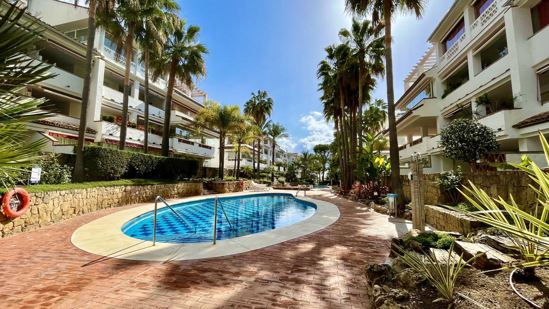 Condominium dans Marbella, Andalousie 10931808