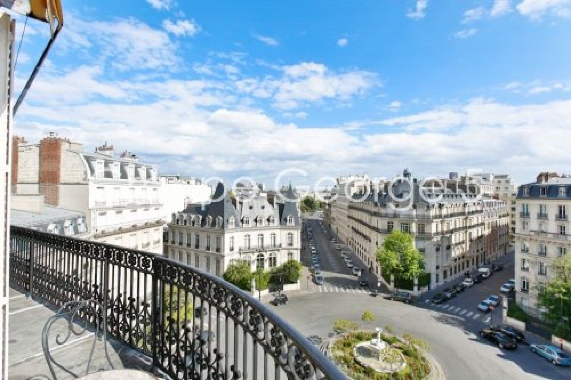 Condominium in Clichy, Ile-de-France 10931826