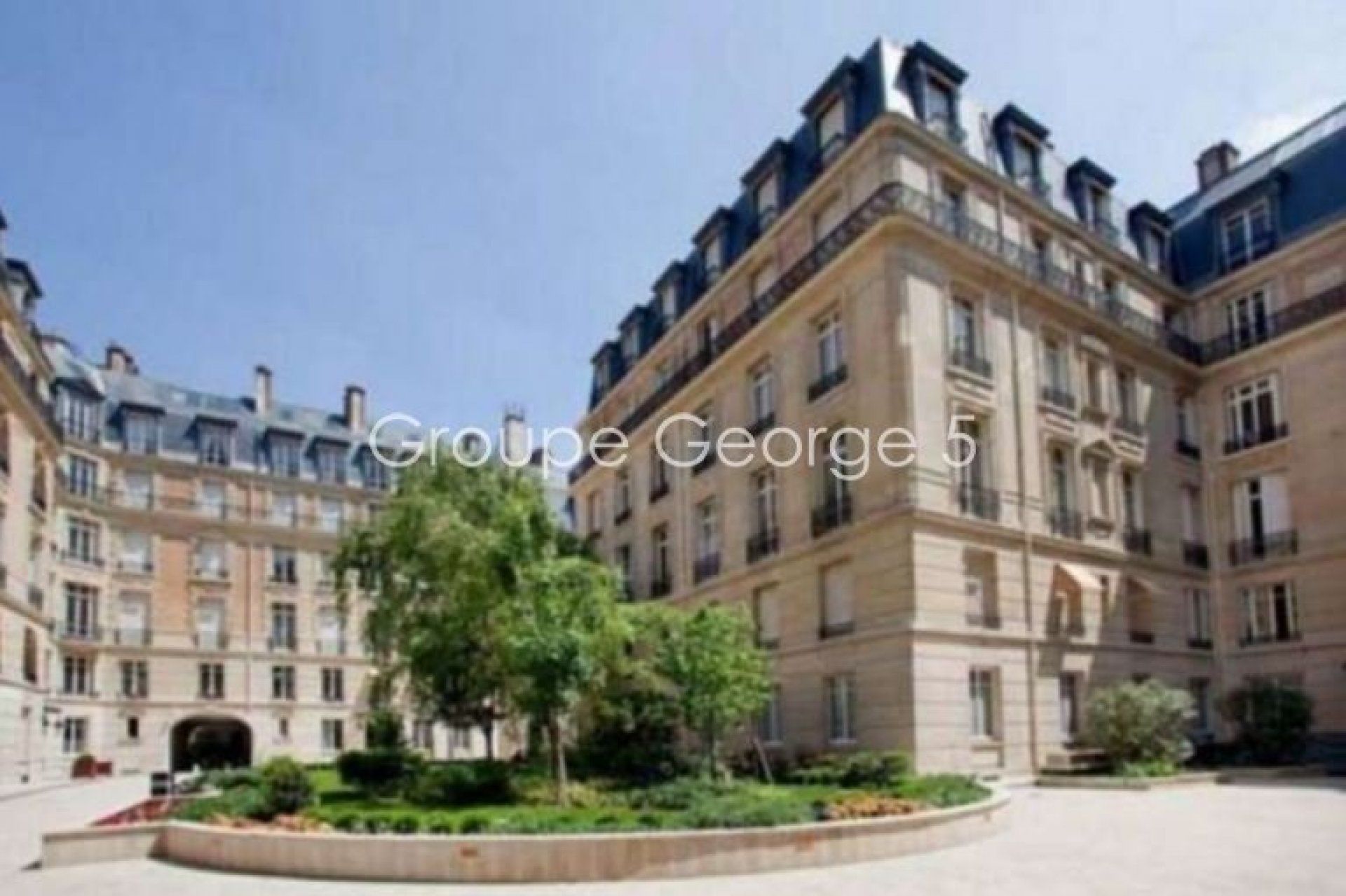 Condominium in Clichy, Ile-de-France 10931831