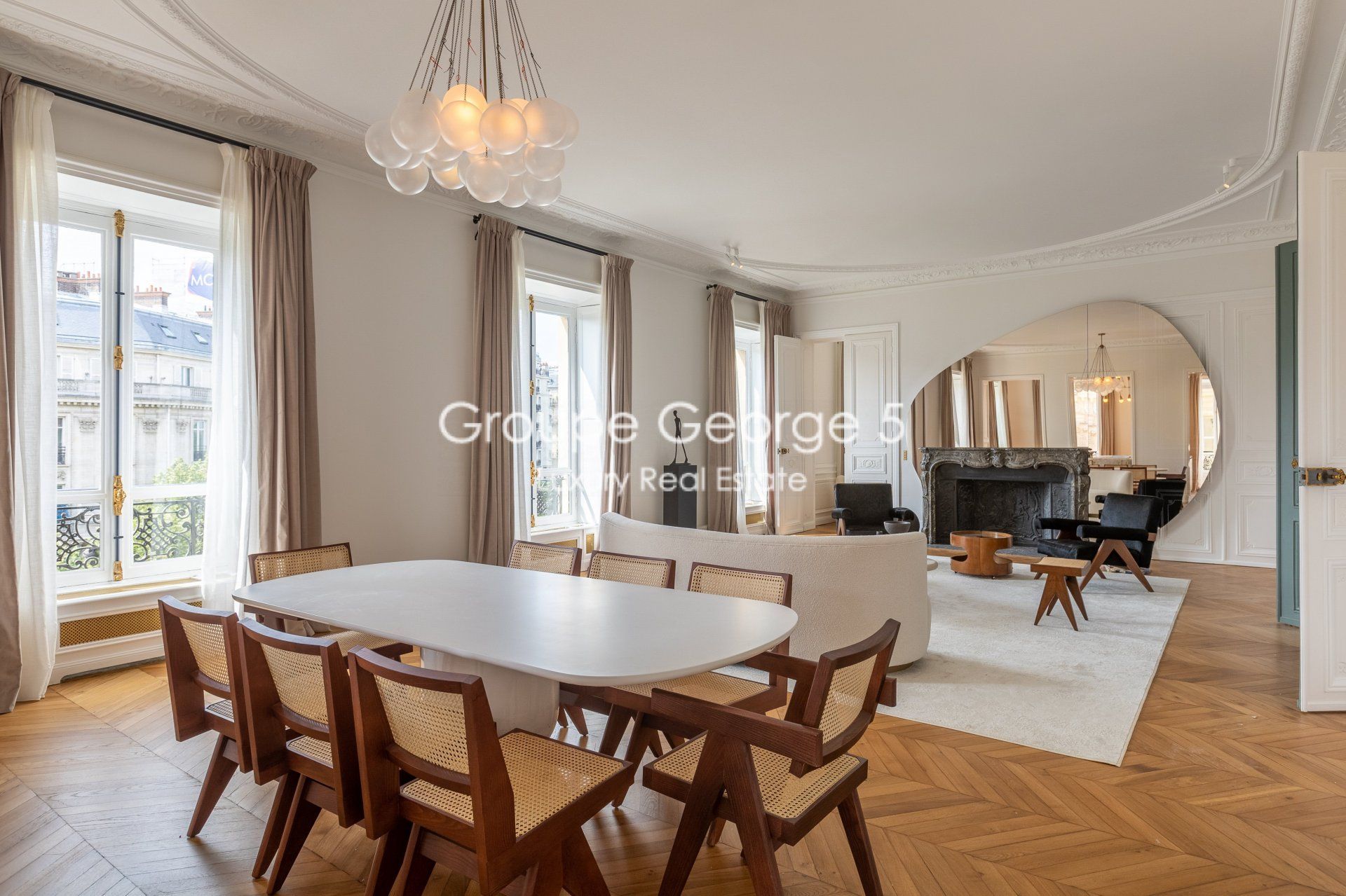 Condominium in Paris, Île-de-France 10931834