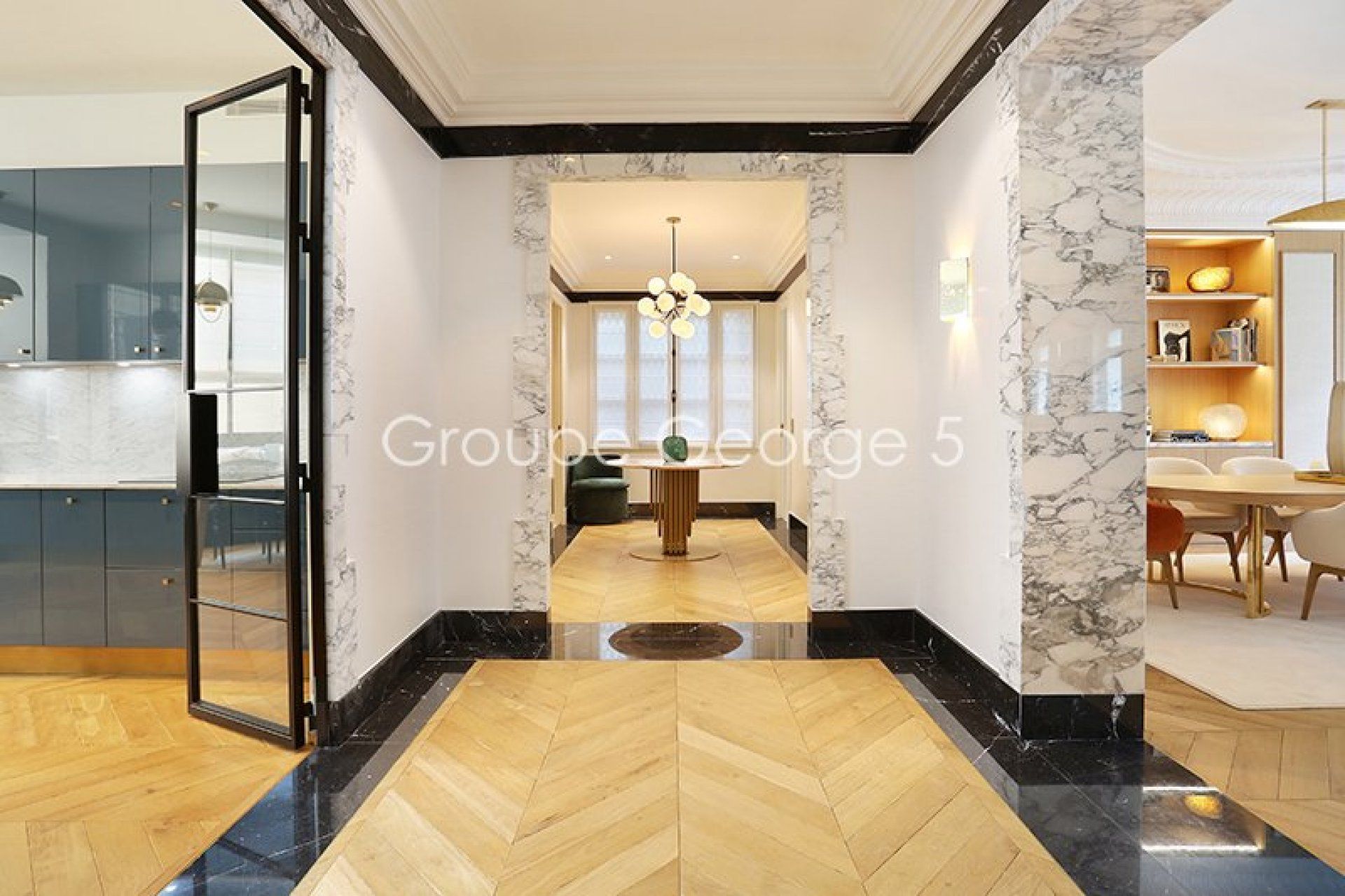 Condominium in Paris, Île-de-France 10931844