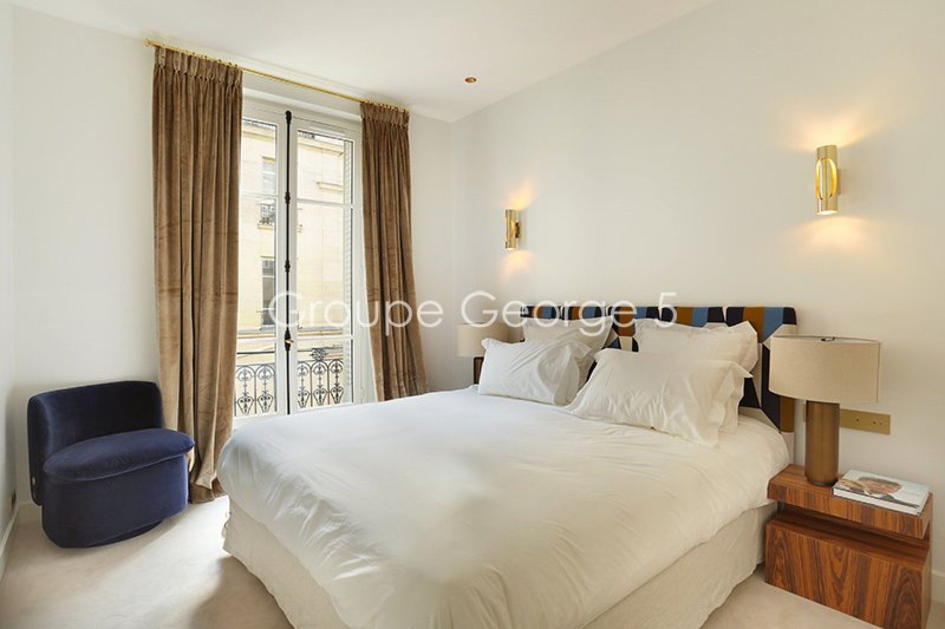 Condominium in Paris, Île-de-France 10931844