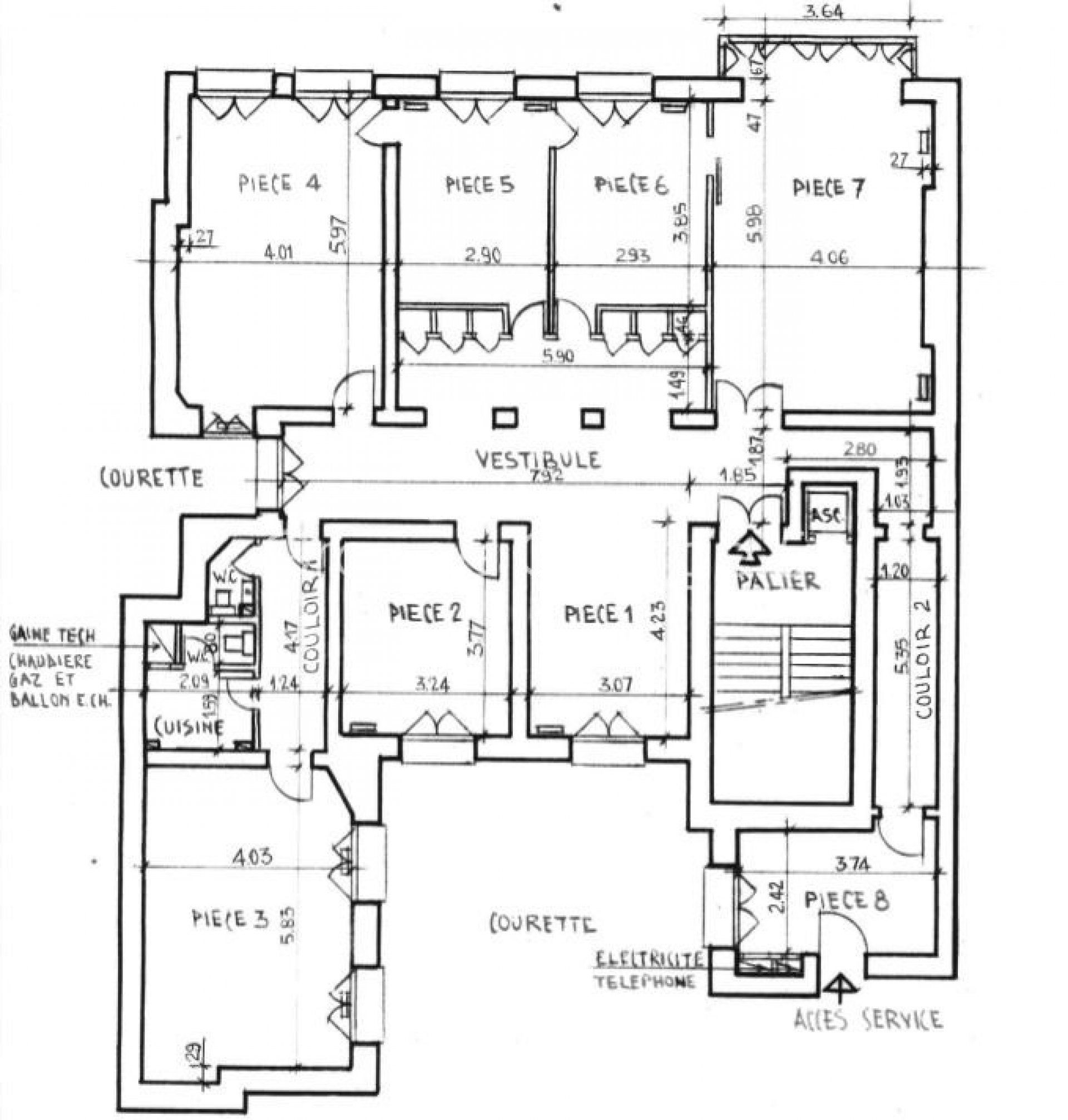 Condominium in Paris, Île-de-France 10931862