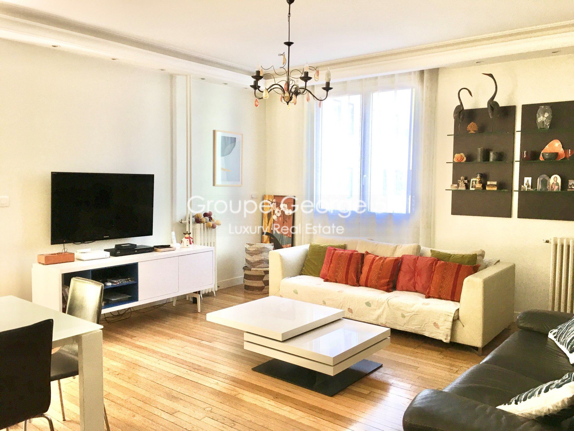 Condominium in Issy-les-Moulineaux, Ile-de-France 10931944