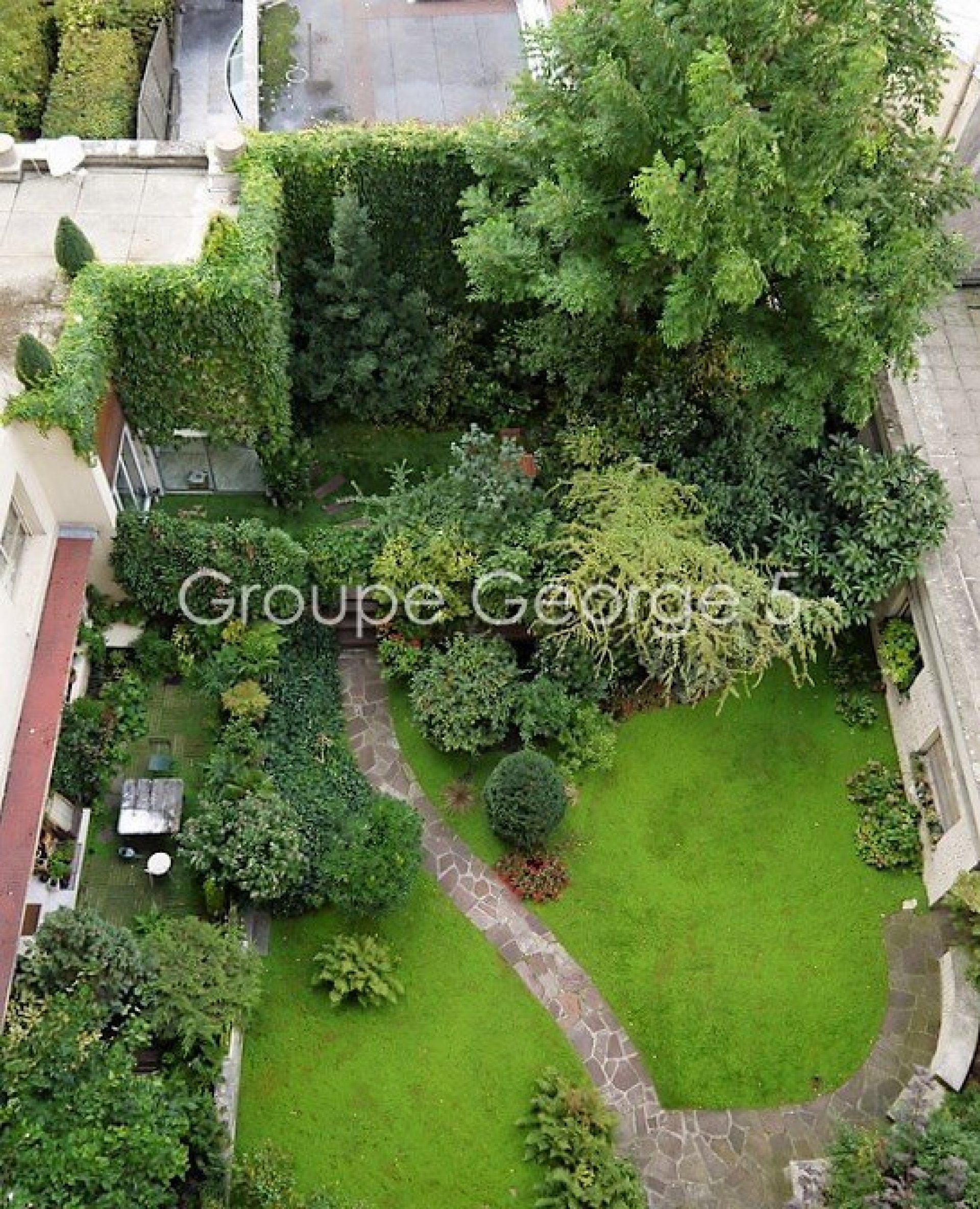 Condominium in Boulogne-Billancourt, Ile-de-France 10931965