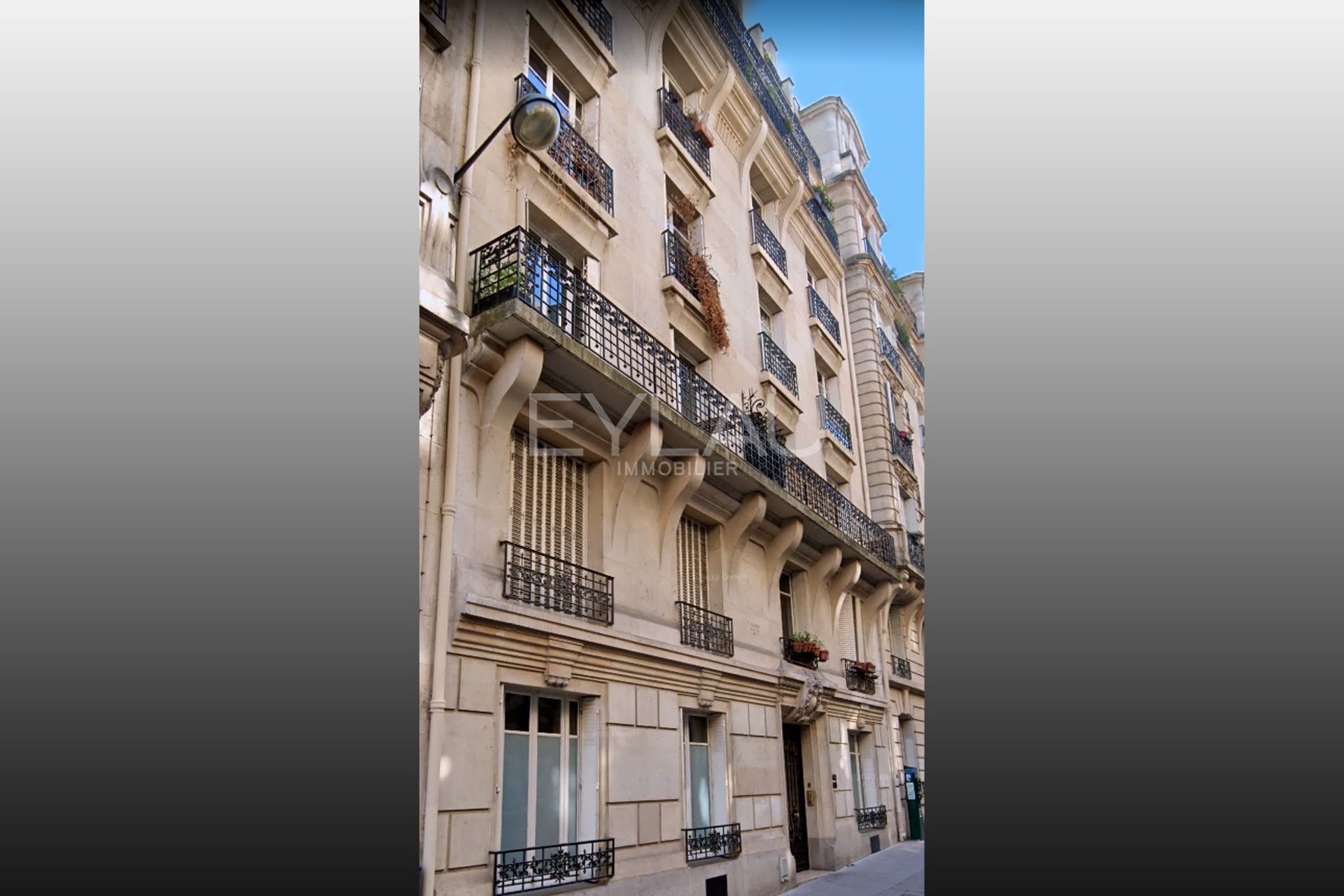 Condominium in Saint-Ouen, Ile-de-France 10932067