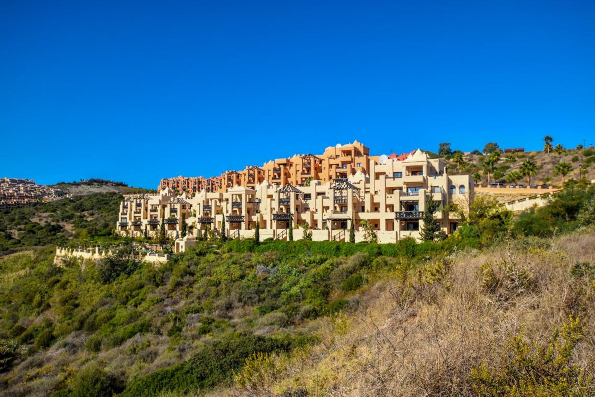 عمارات في Puerto de la Duquesa, Andalusia 10932503