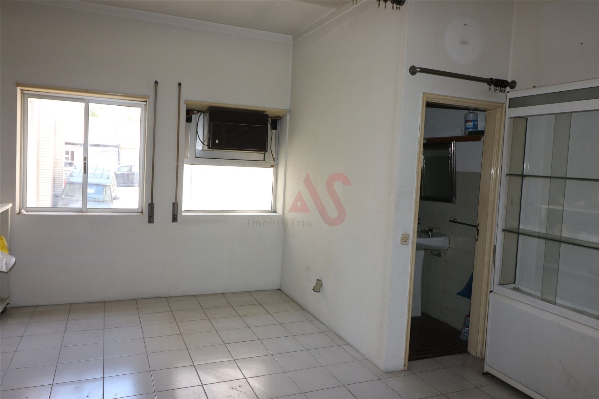 بيع بالتجزئة في Caldas de Vizela, Braga 10933799