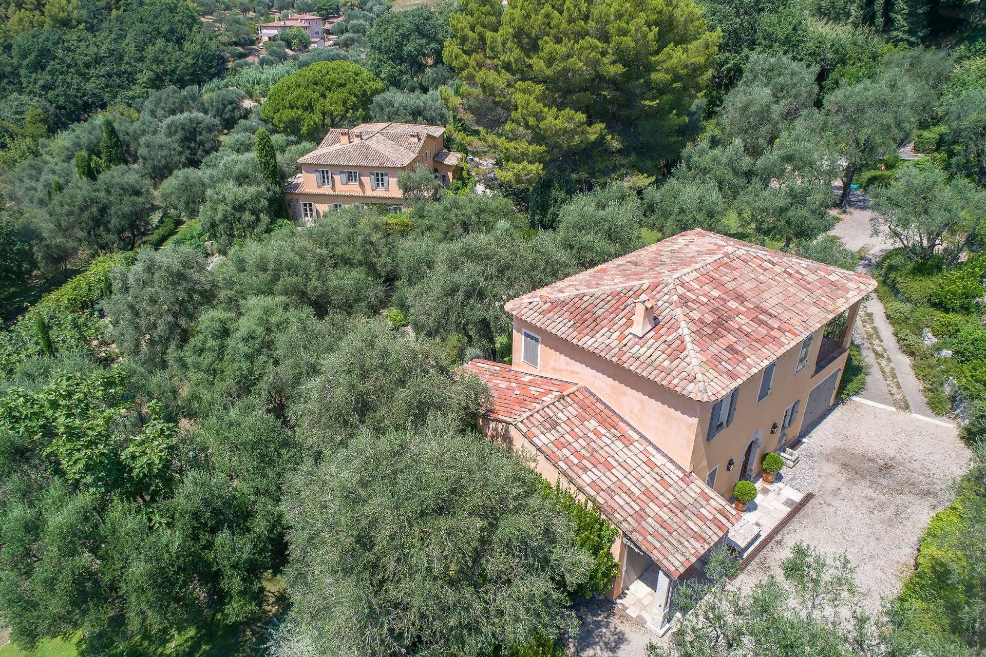 loger dans Châteauneuf-Grasse, Provence-Alpes-Côte d'Azur 10936338