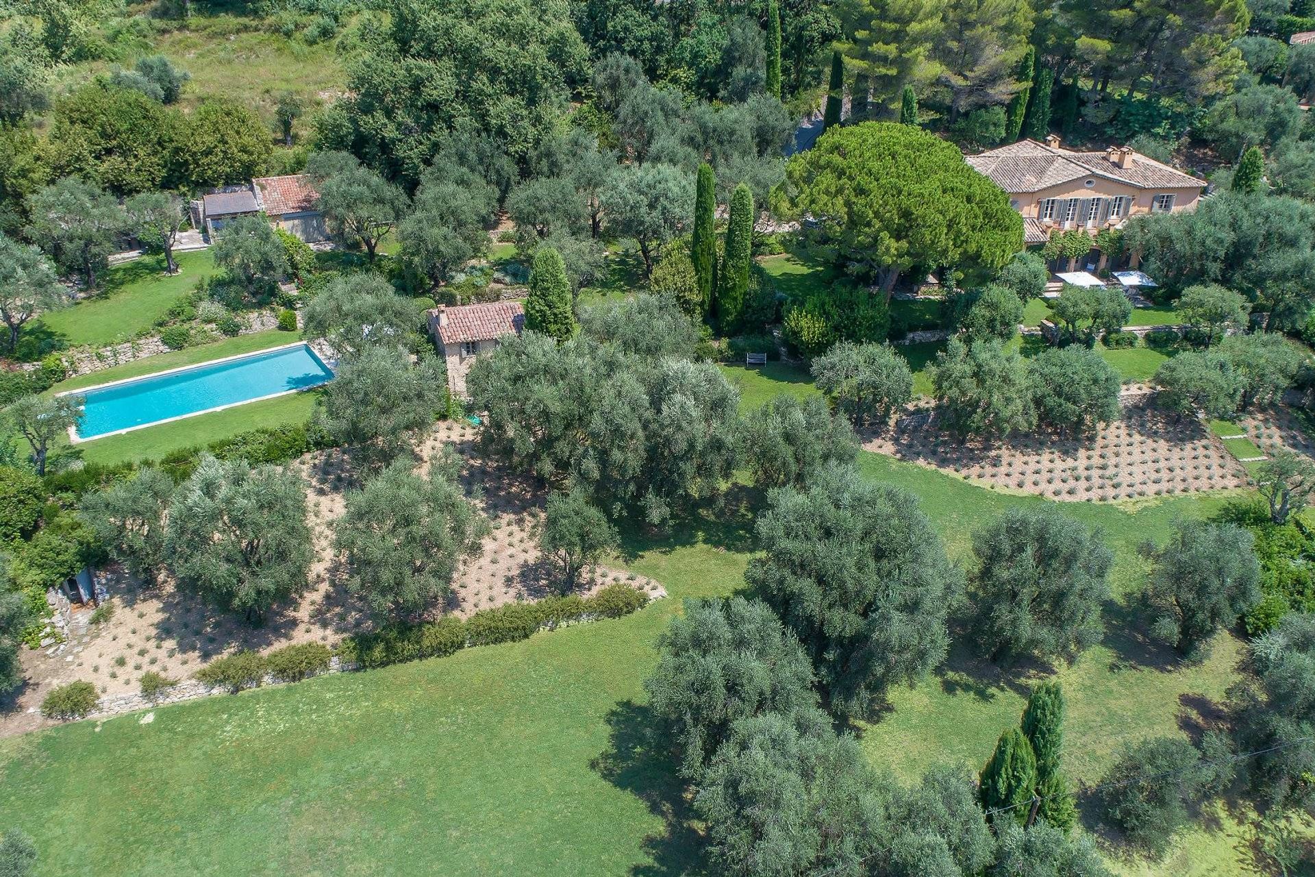 Hus i Châteauneuf-Grasse, Provence-Alpes-Côte d'Azur 10936338