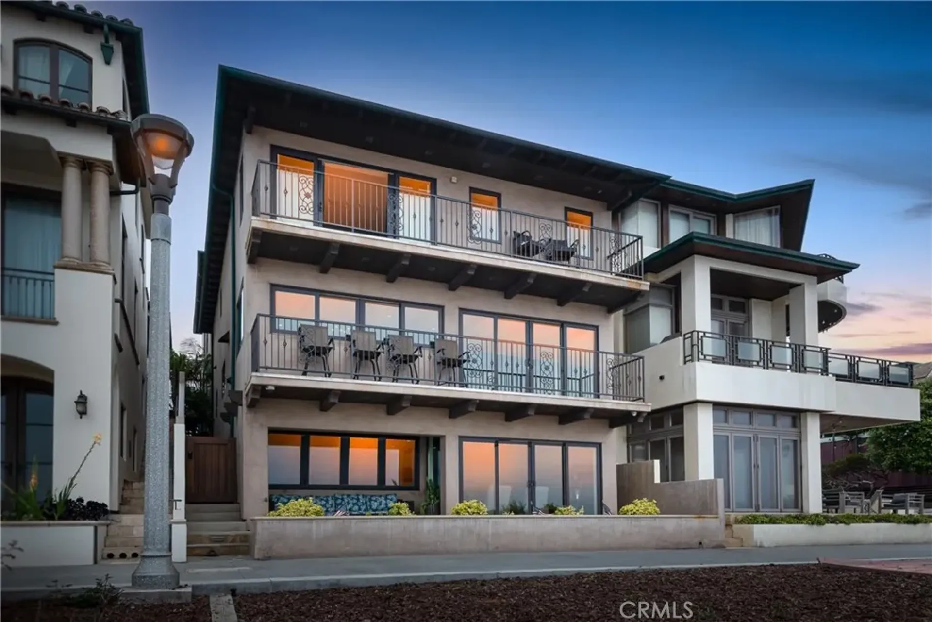 Condominium in Manhattan Beach, California 10936840