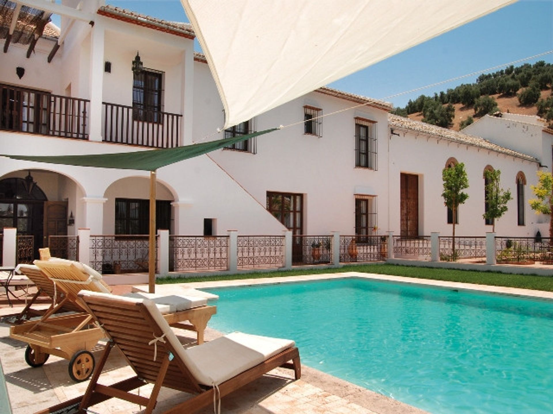 آخر في Benahavis, Andalusia 10937069