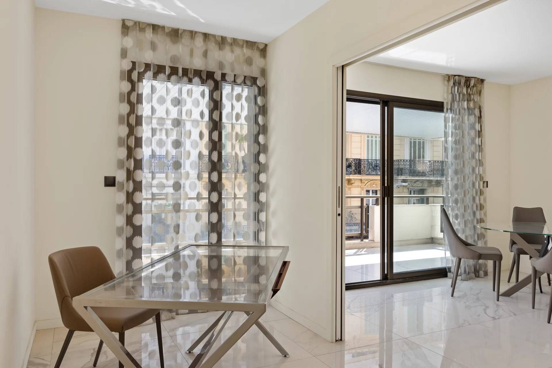 Condominium in Cannes, Provence-Alpes-Côte d'Azur 10937533