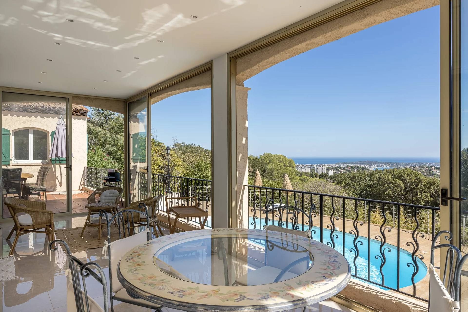 жилой дом в Vallauris, Provence-Alpes-Côte d'Azur 10937542