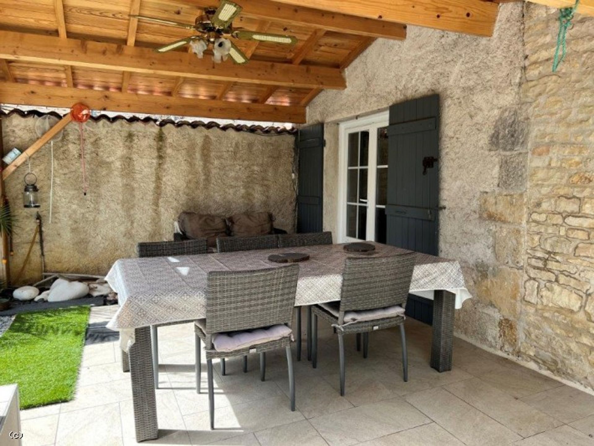 Casa nel Aunac-sur-Charente, Nouvelle-Aquitaine 10937688