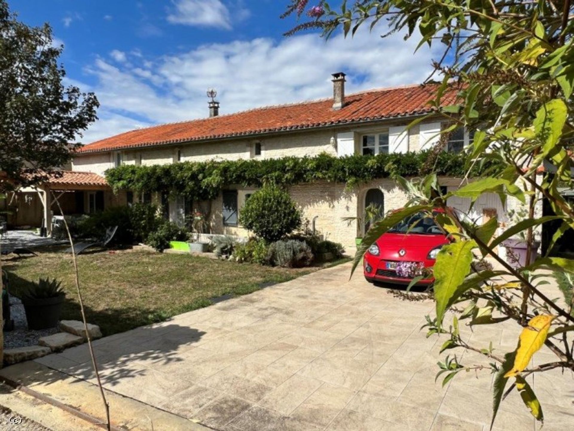 casa en Aunac, Nouvelle-Aquitaine 10937688