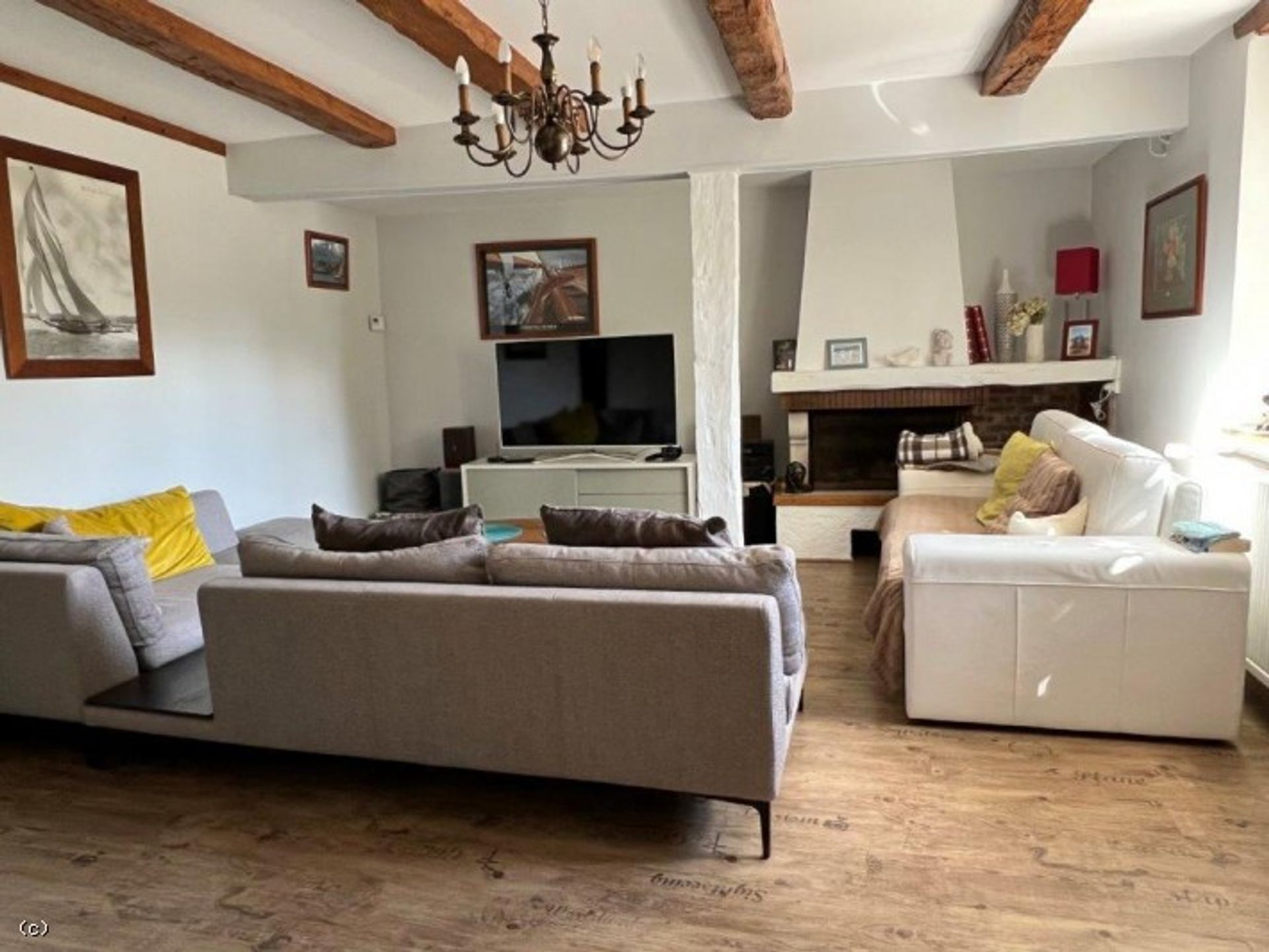 Casa nel Aunac-sur-Charente, Nouvelle-Aquitaine 10937688