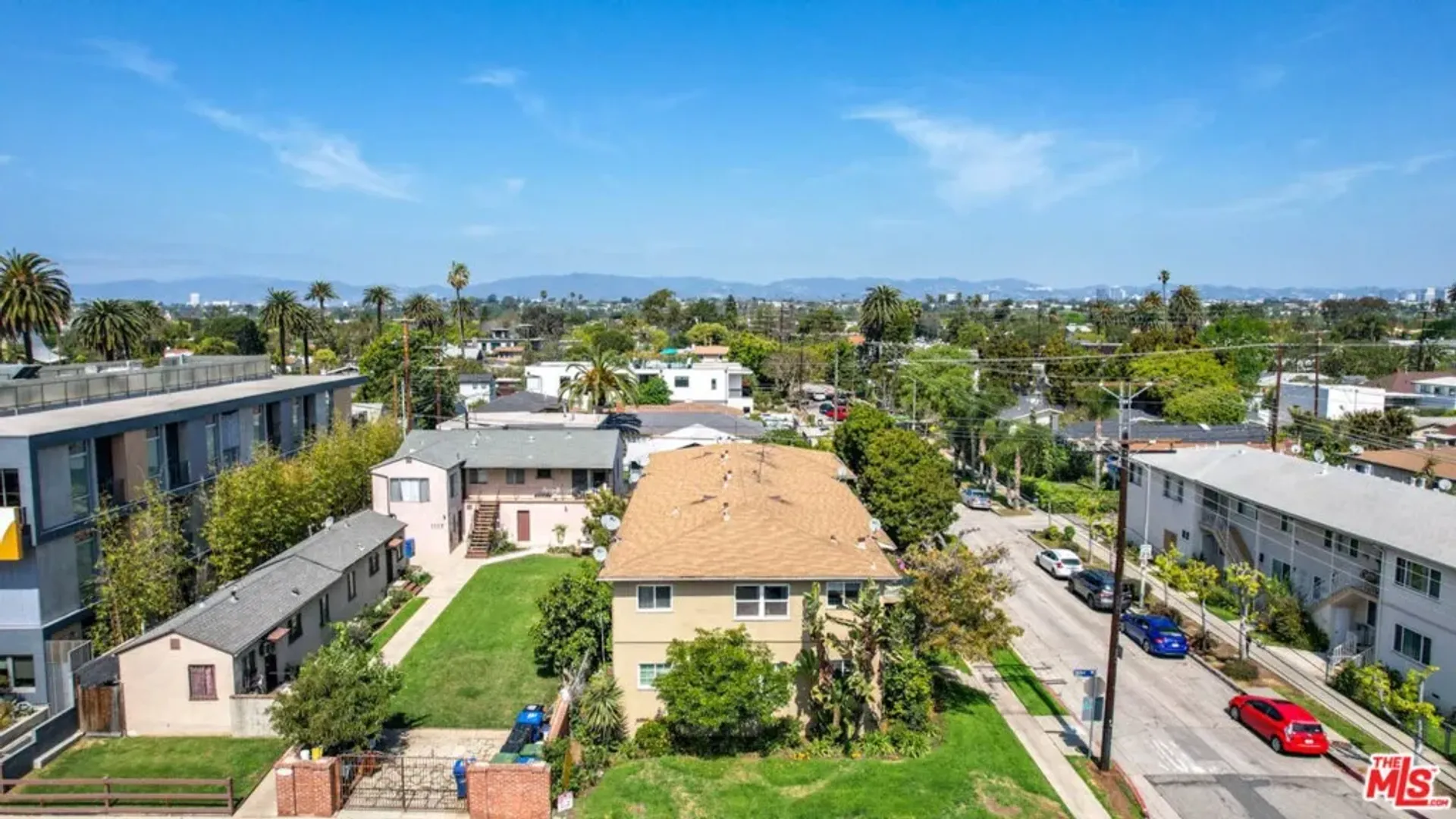 Condominium in Los Angeles, California 10937766