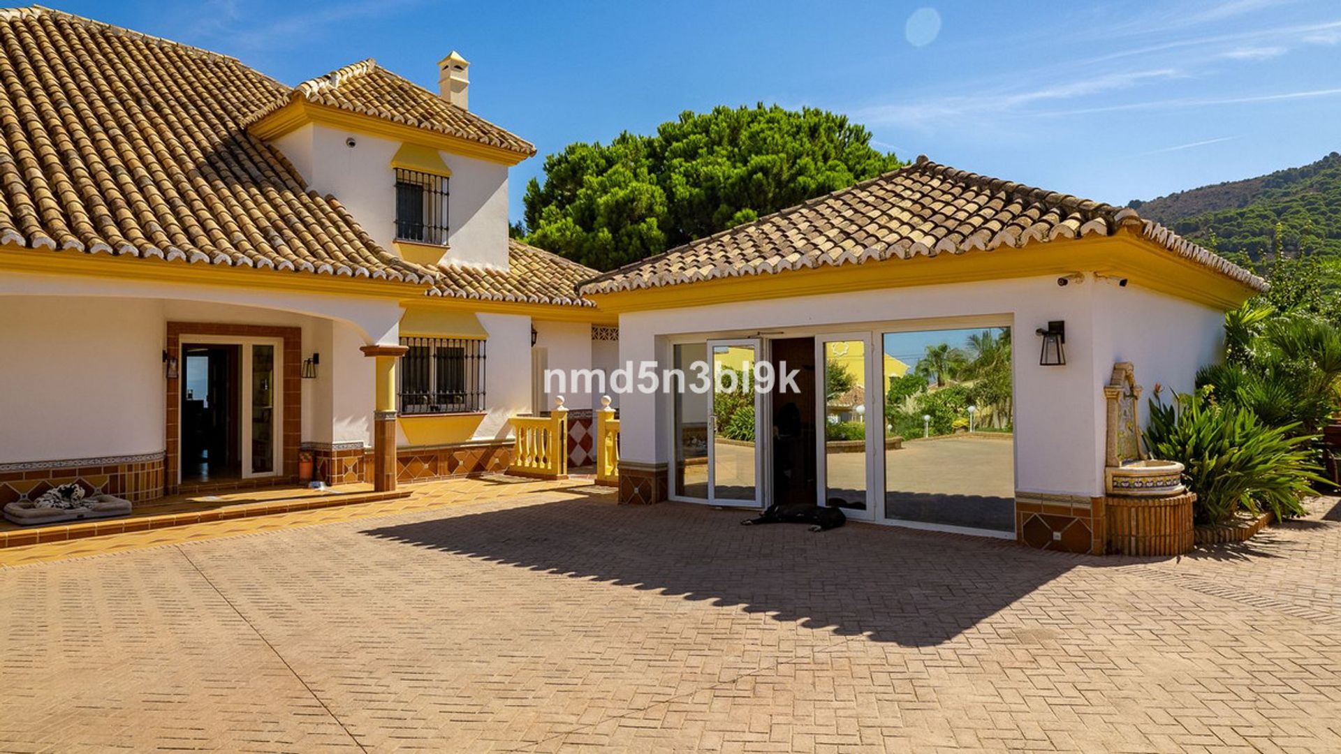 Casa nel Alhaurín de la Torre, Andalusia 10938570