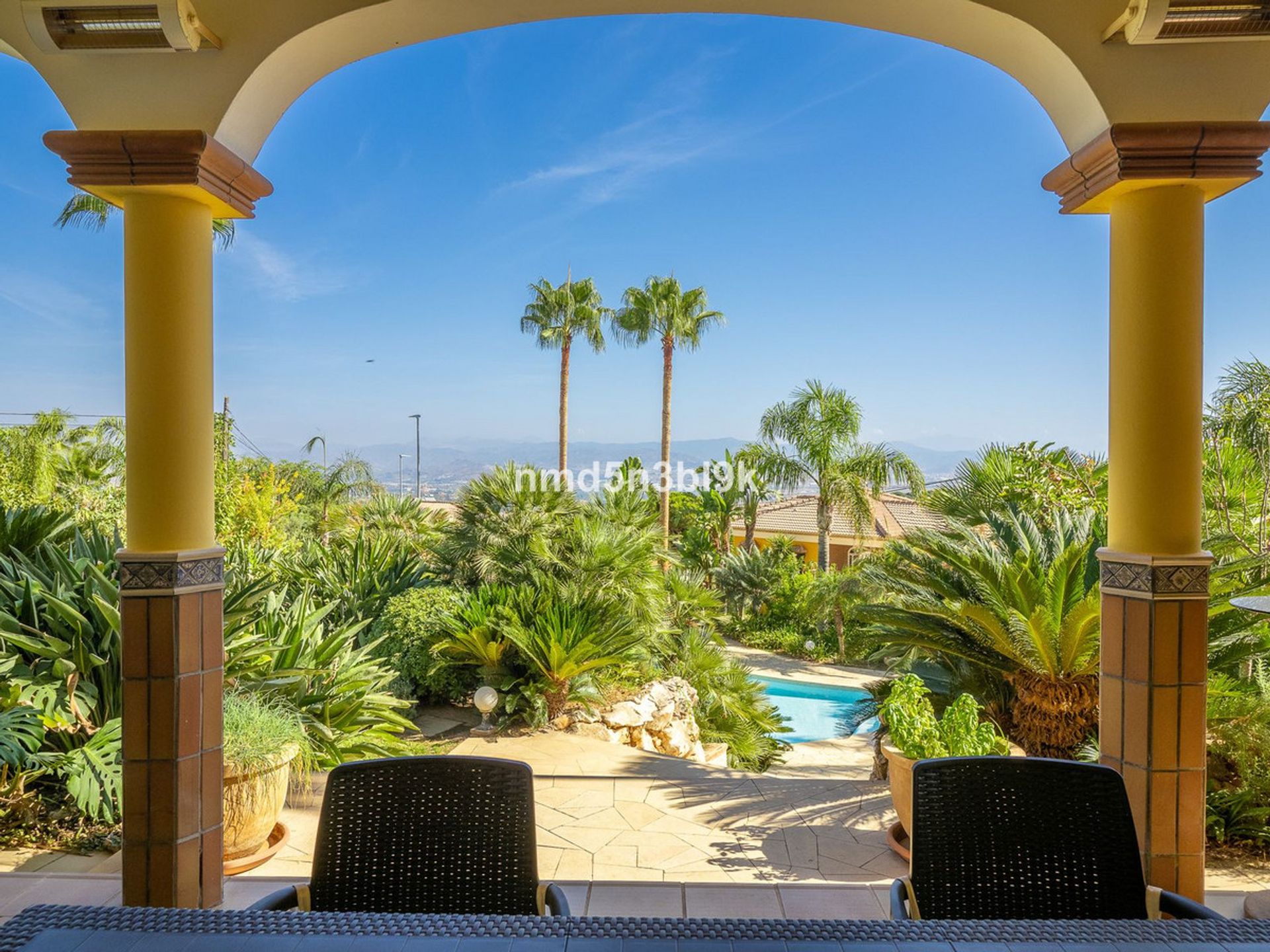 Casa nel Alhaurín de la Torre, Andalusia 10938570