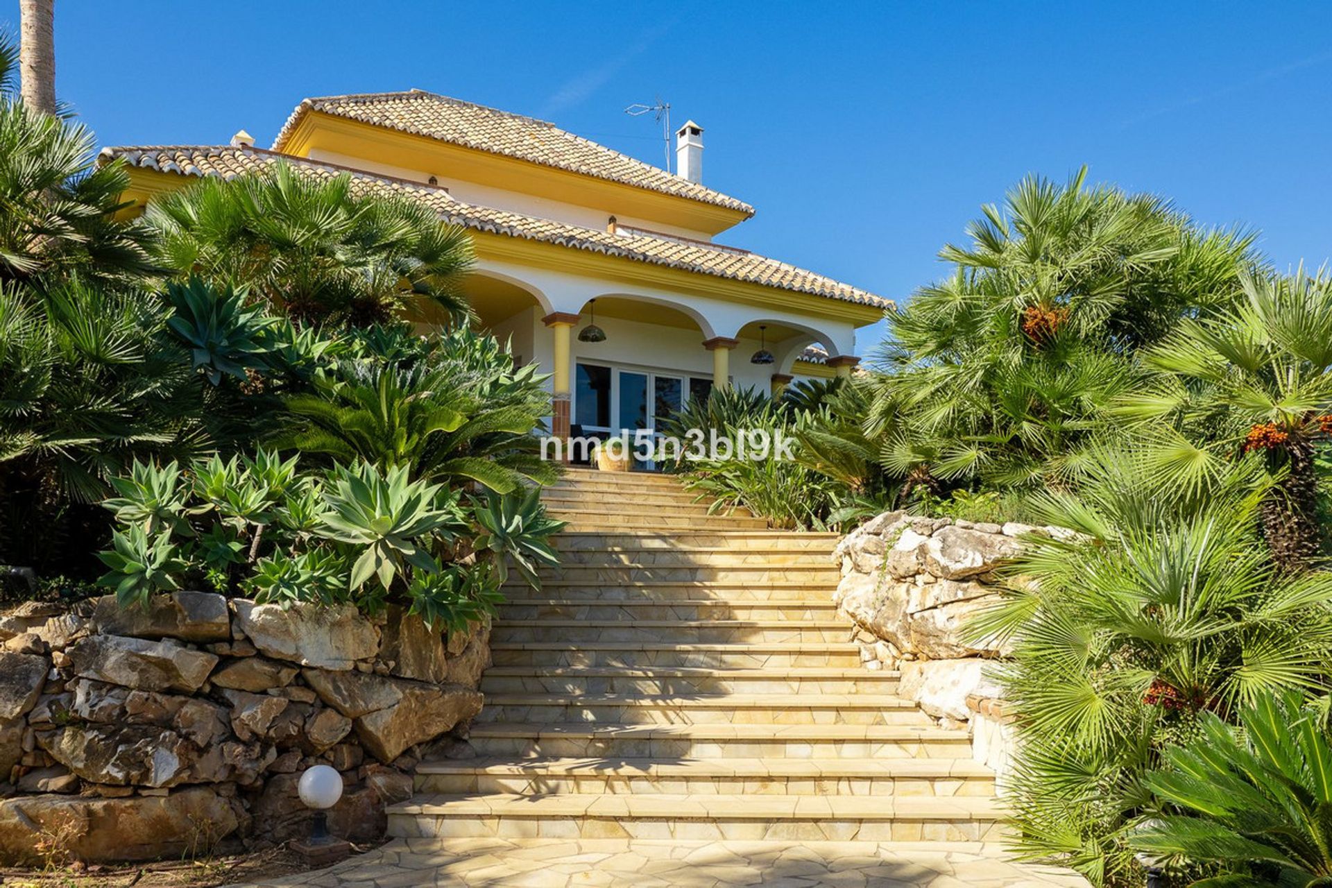 Casa nel Alhaurín de la Torre, Andalusia 10938570