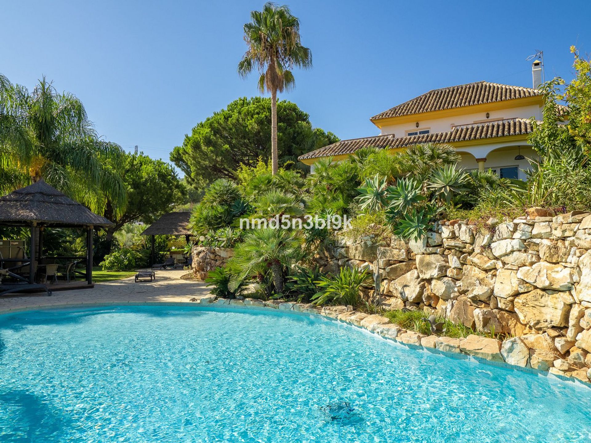 Casa nel Alhaurín de la Torre, Andalusia 10938570