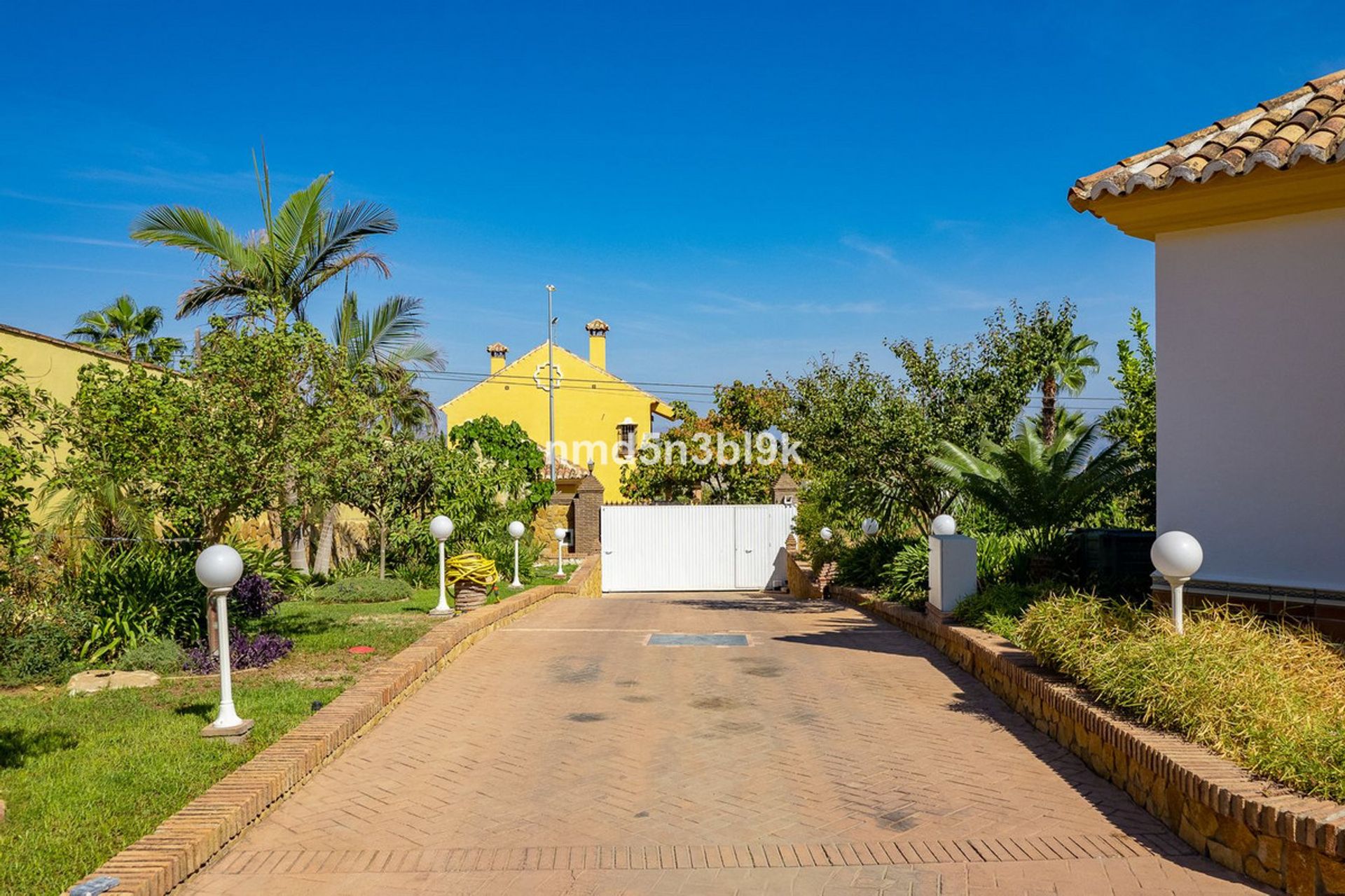 Casa nel Alhaurín de la Torre, Andalusia 10938570