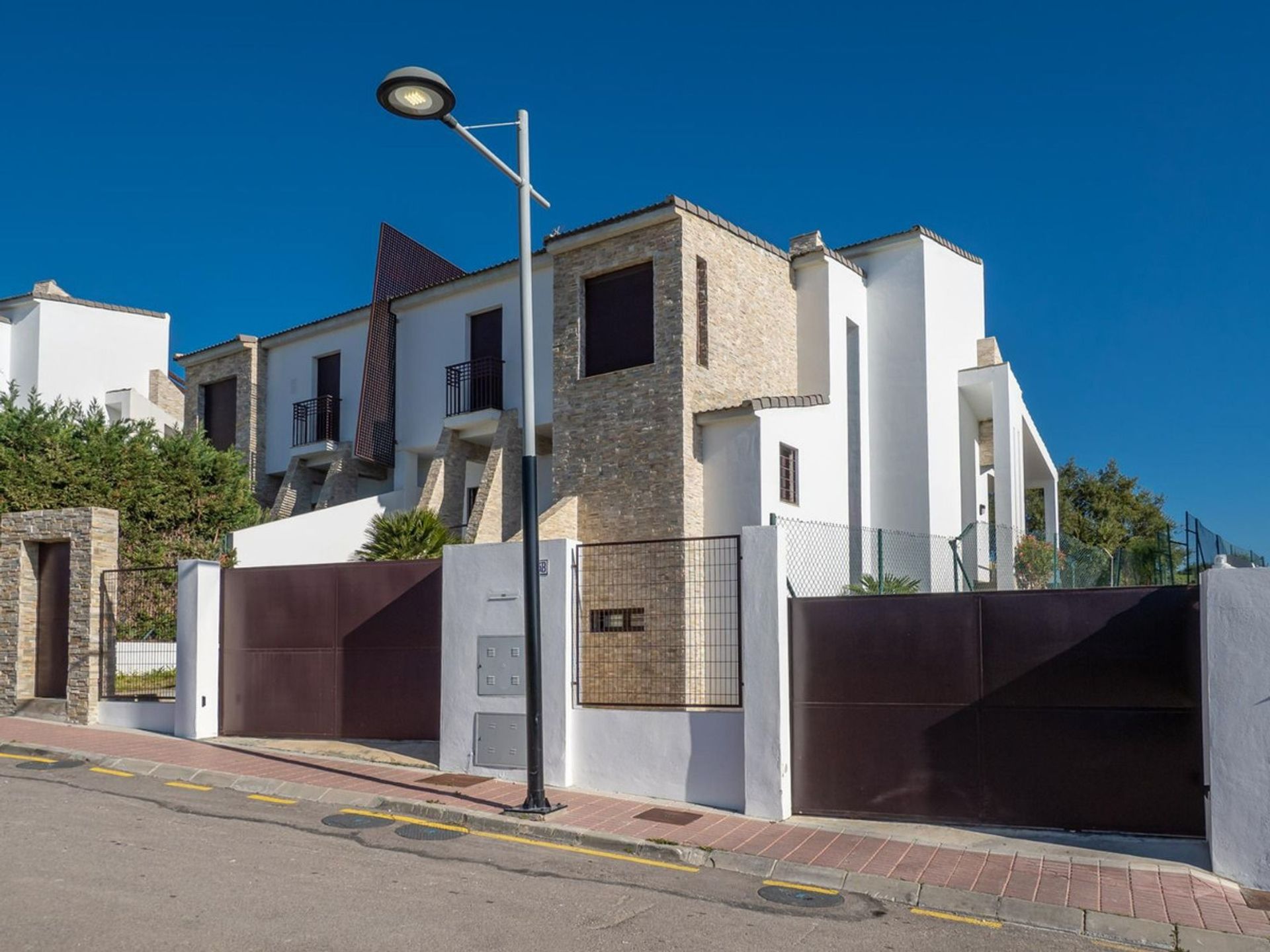 House in Estepona, Andalusia 10939202