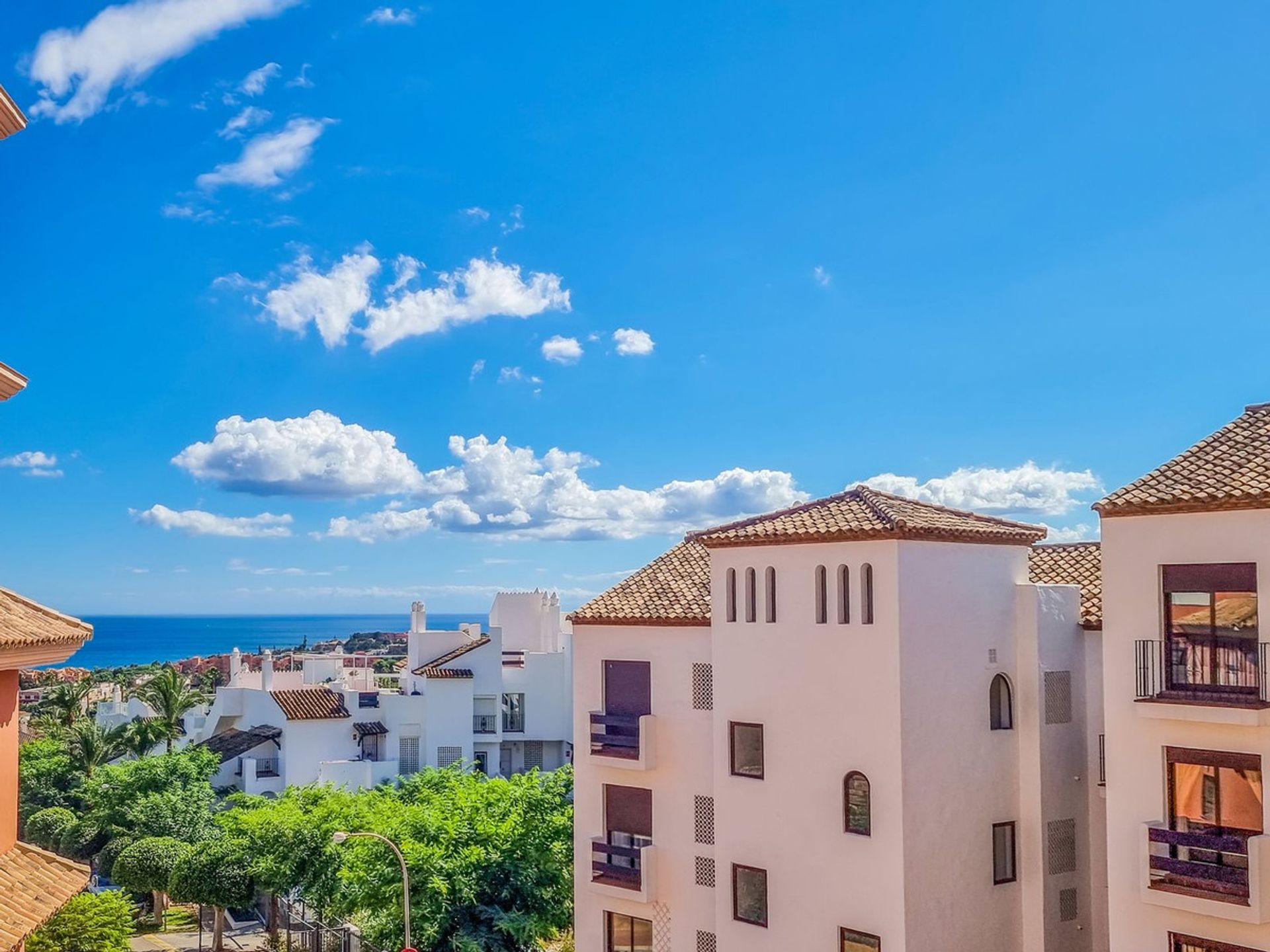 عمارات في Puerto de la Duquesa, Andalusia 10939381