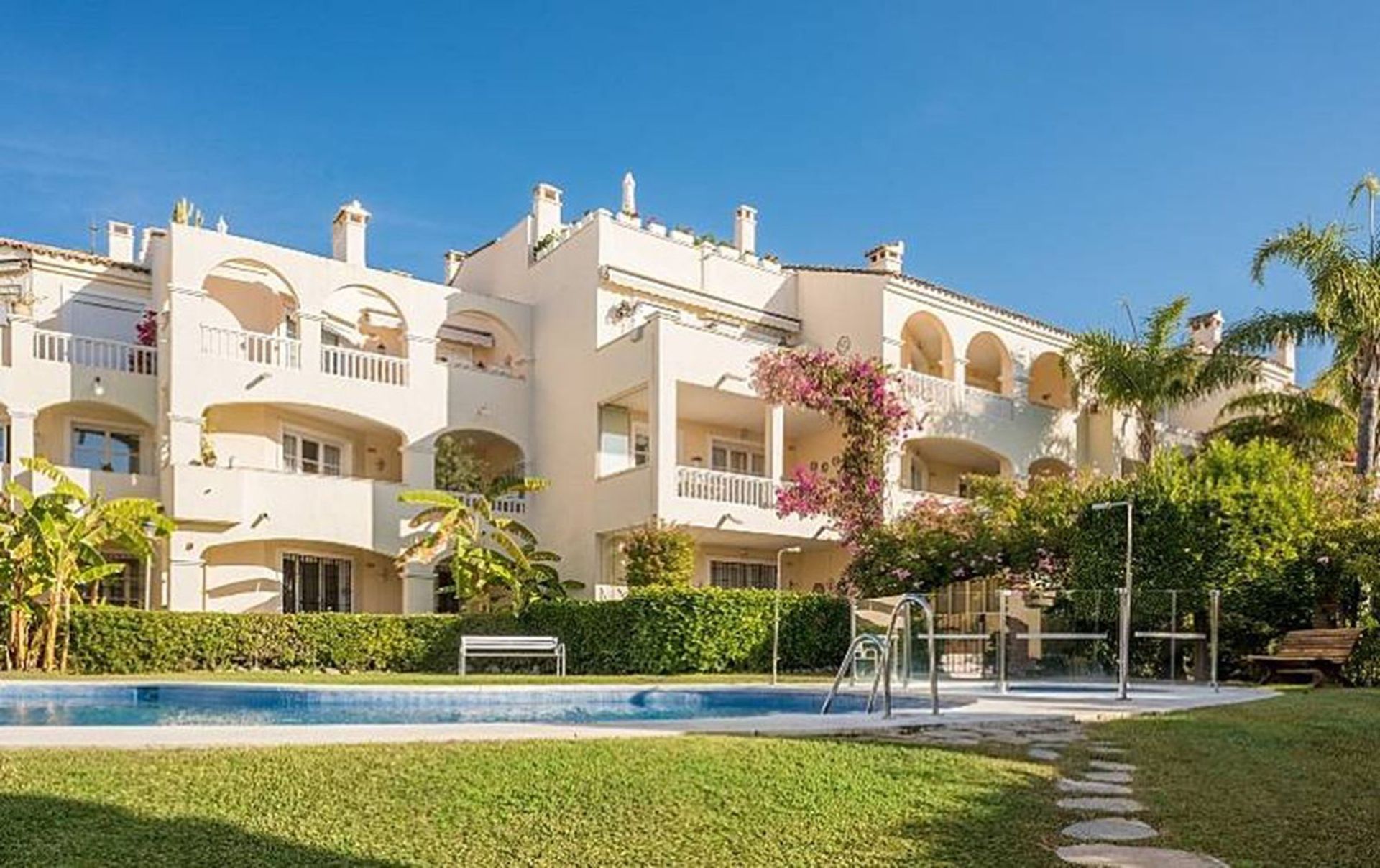 Condominium in Estepona, Andalusia 10939428