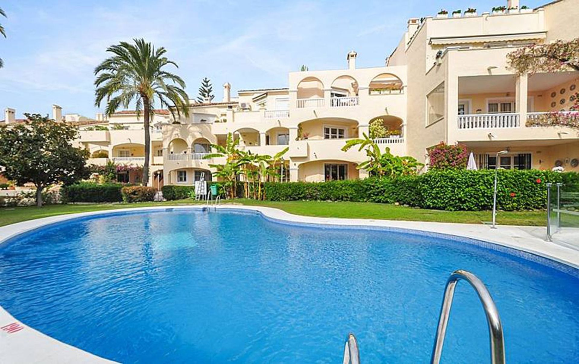 Eigentumswohnung im Estepona, Andalusia 10939428