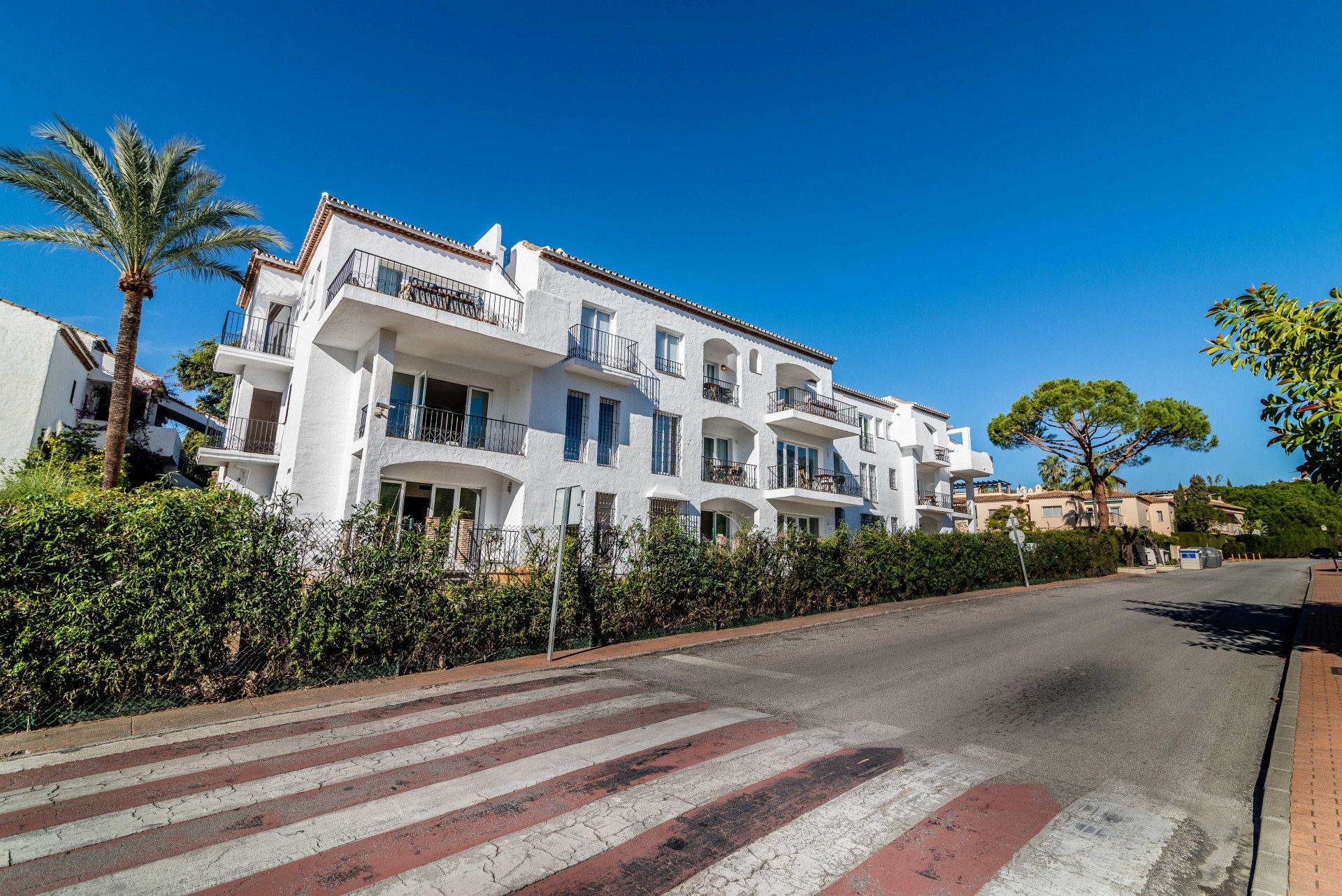 Condominium in Marbella, Andalucía 10939437