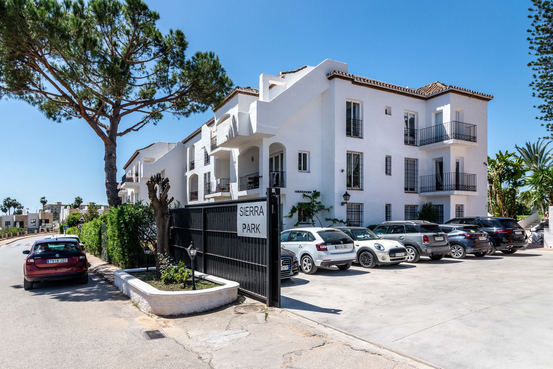 Condominium in Marbella, Andalucía 10939437