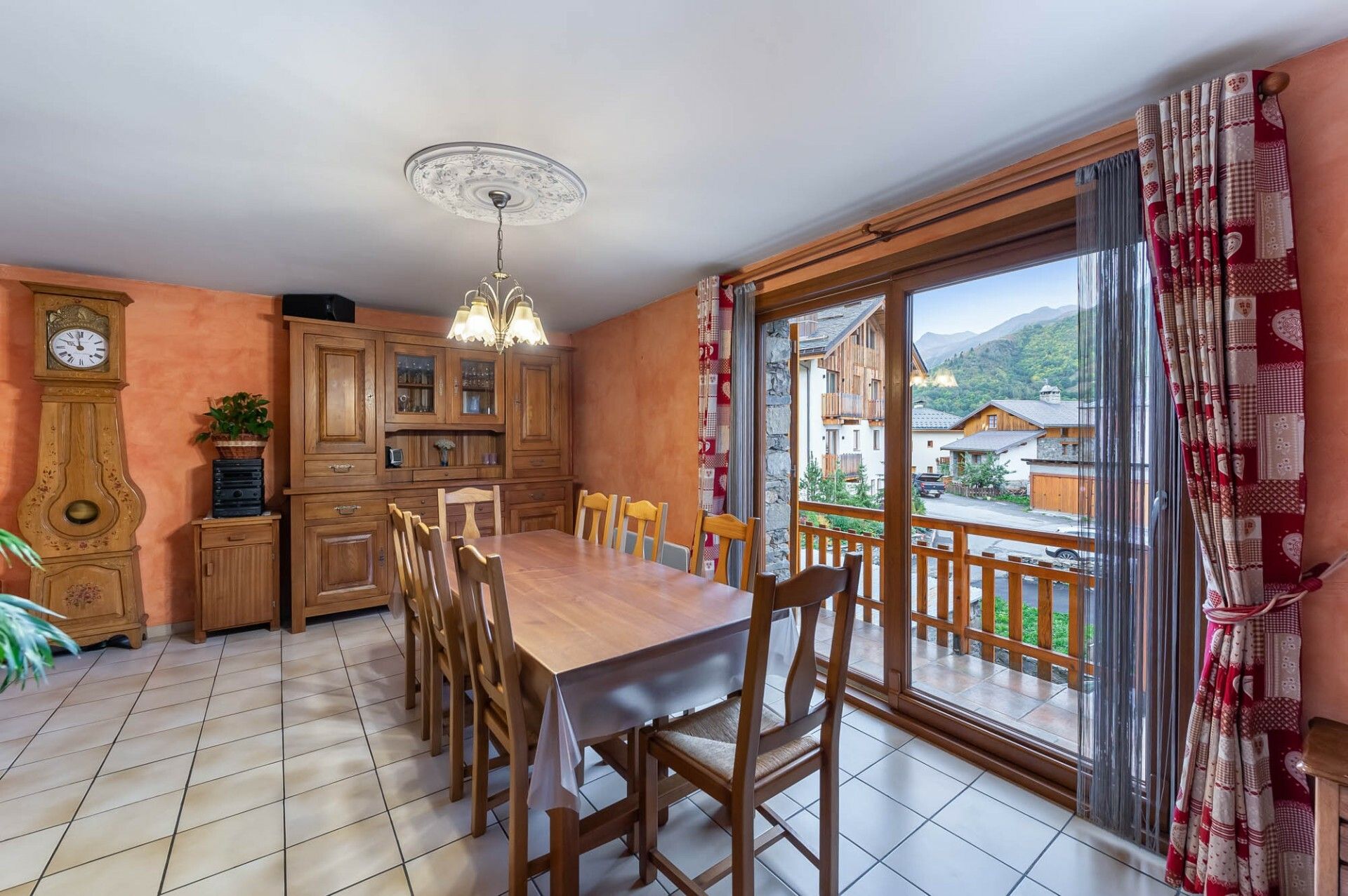 House in Saint-Martin-de-Belleville, Auvergne-Rhone-Alpes 10939488