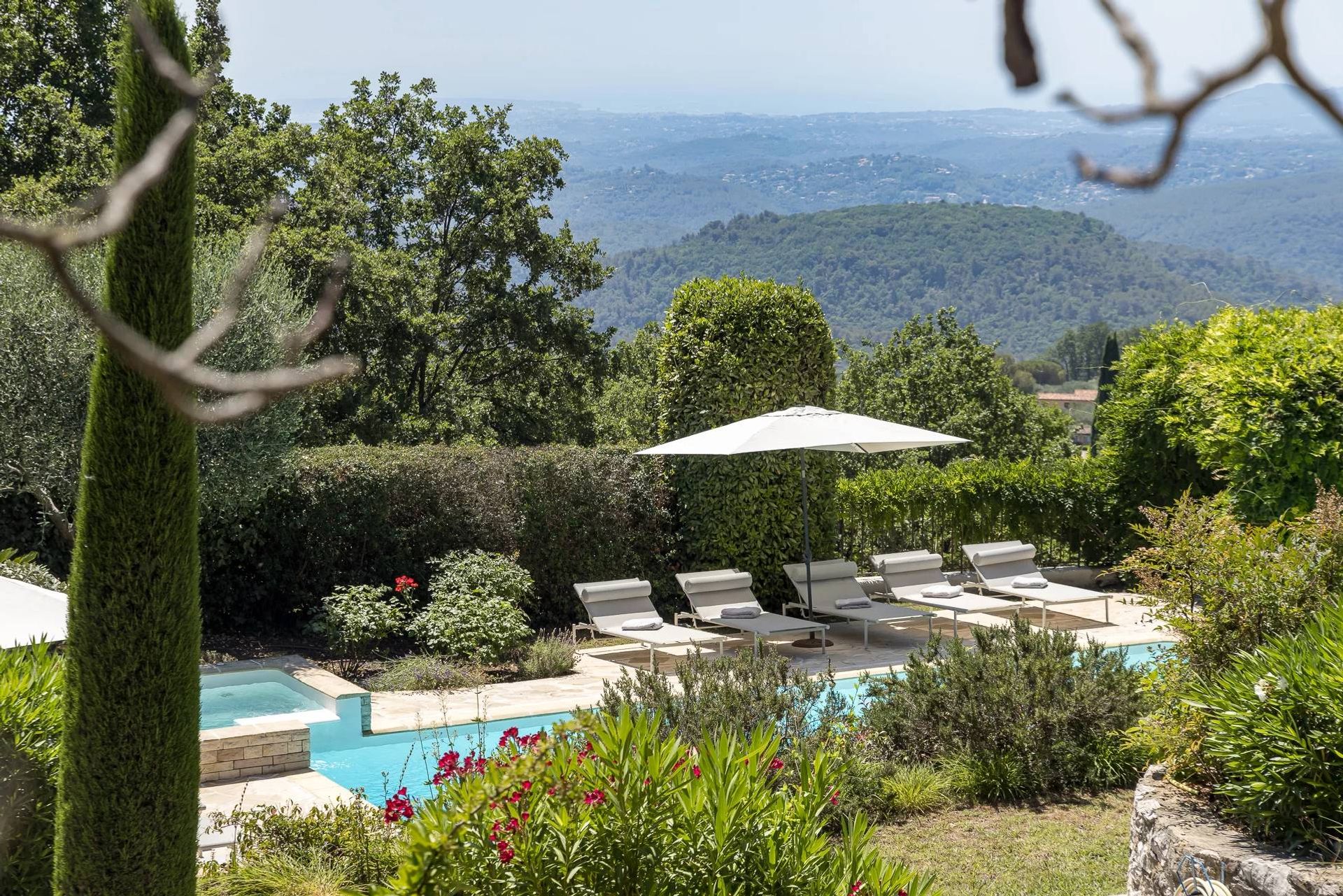 Rumah di Tourrettes-sur-Loup, Provence-Alpes-Cote d'Azur 10939581