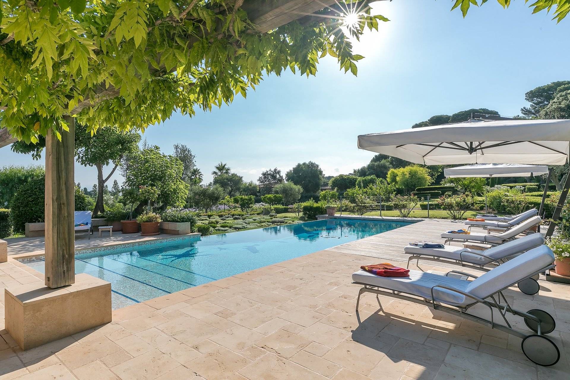 жилой дом в Antibes, Provence-Alpes-Côte d'Azur 10939596