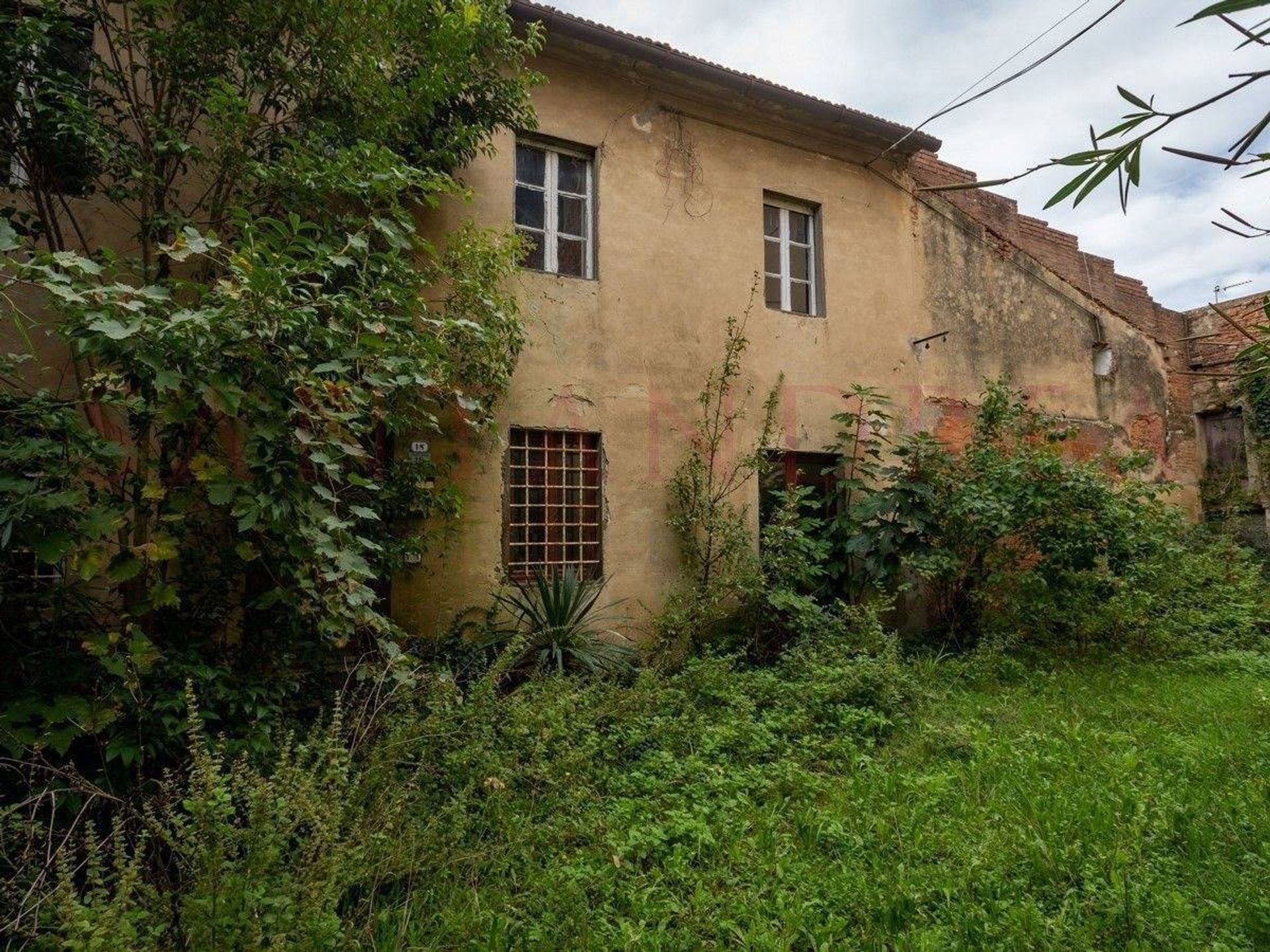 rumah dalam Crespina, Tuscany 10939929