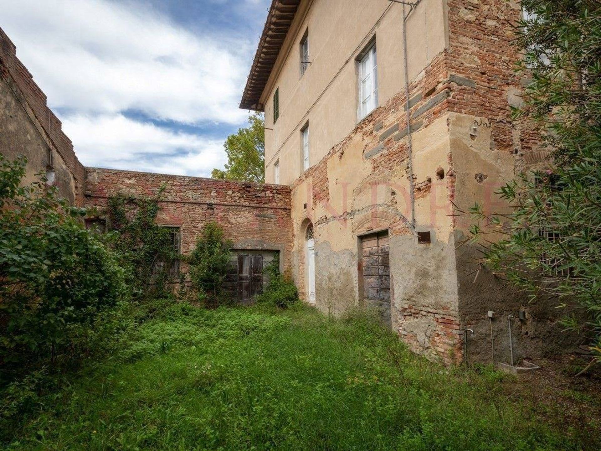 rumah dalam Crespina, Tuscany 10939929