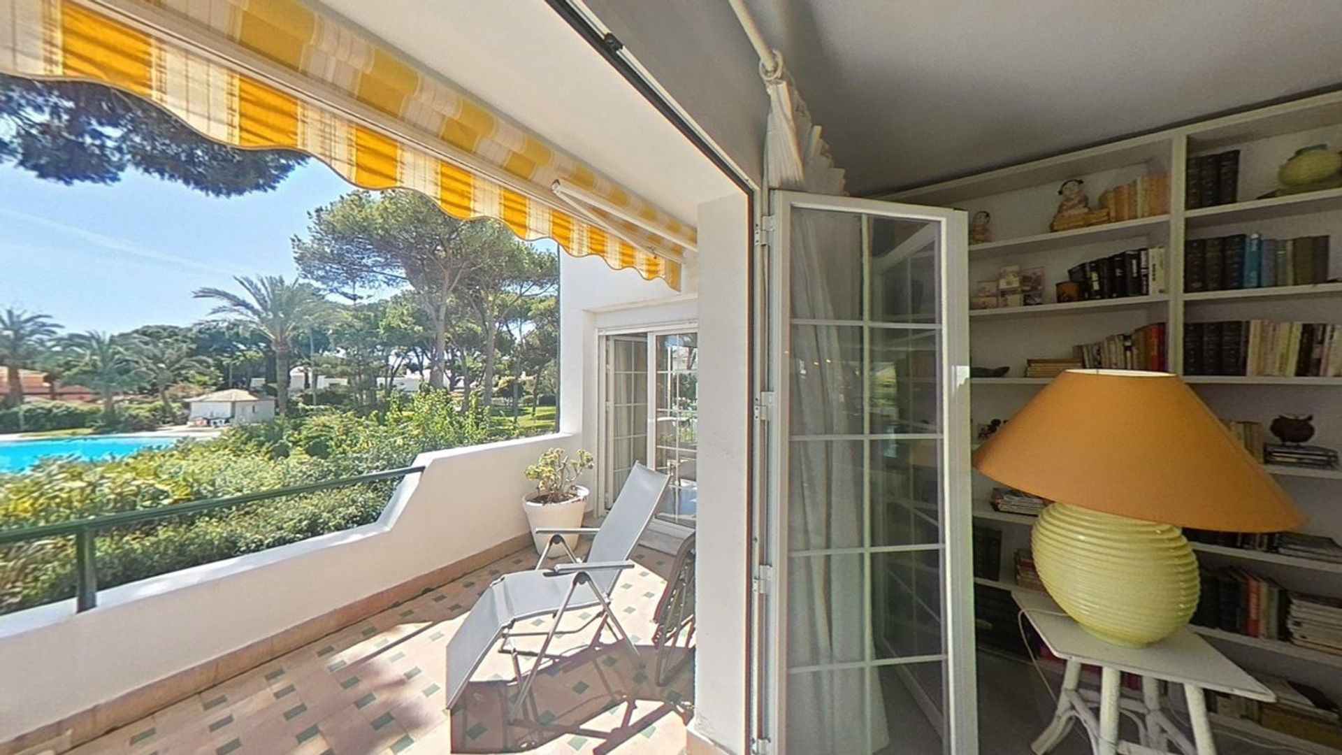 Condominium in Estepona, Andalusia 10939971