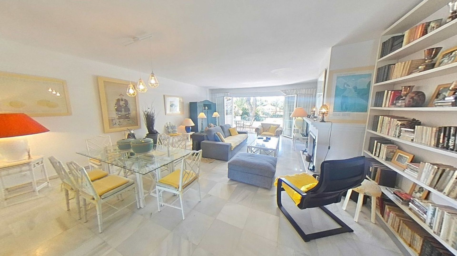 Condominium in Estepona, Andalusië 10939971