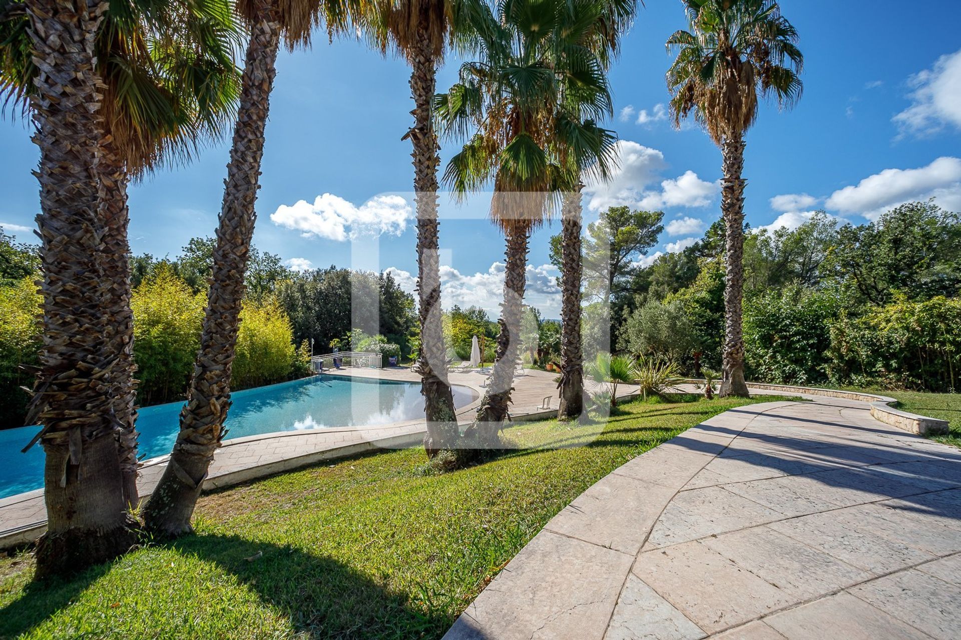 casa en Roquefort-les-Pins, Provence-Alpes-Côte d'Azur 10940179