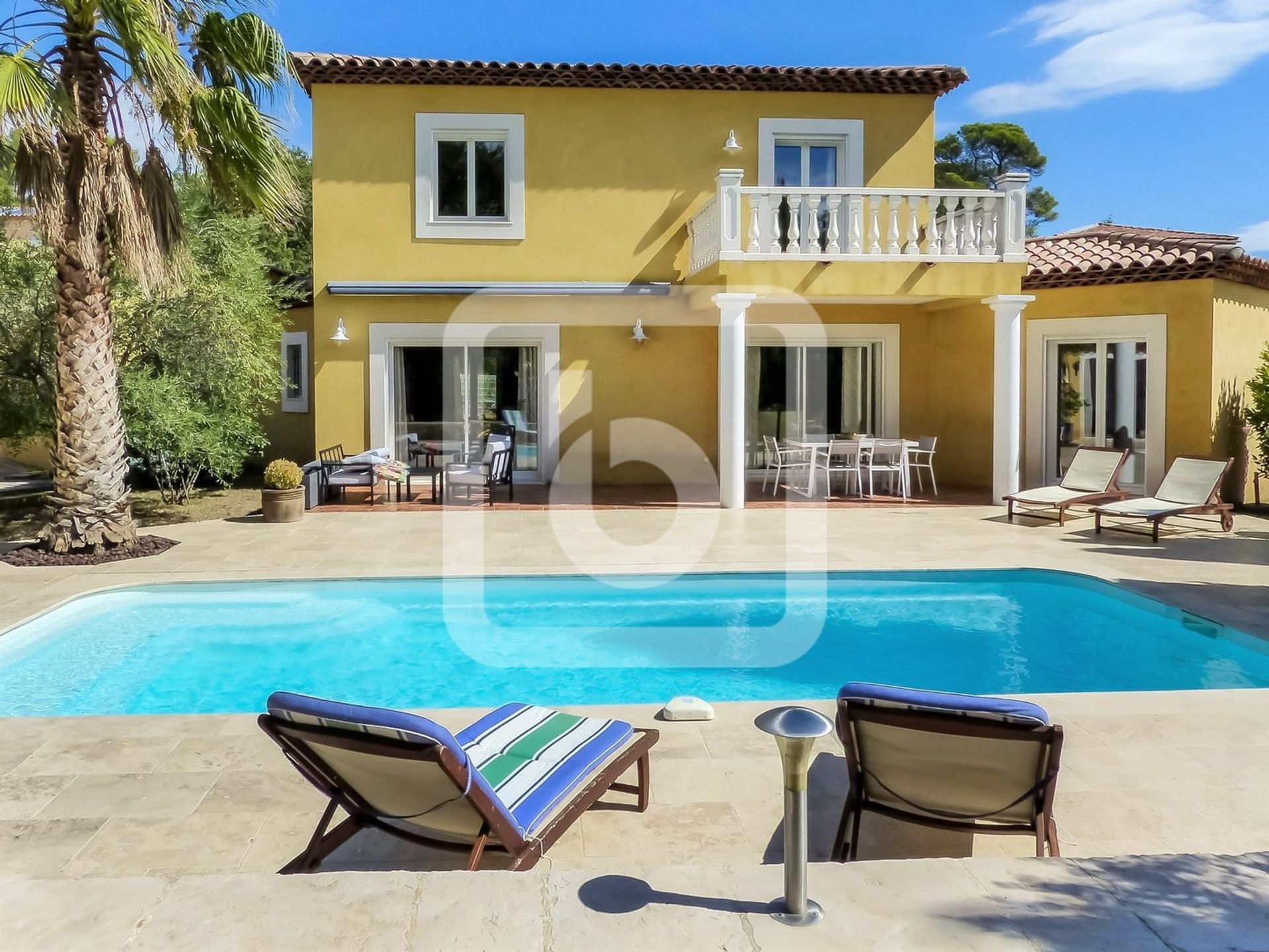 Будинок в La Roquebrussanne, Provence-Alpes-Cote d'Azur 10940314