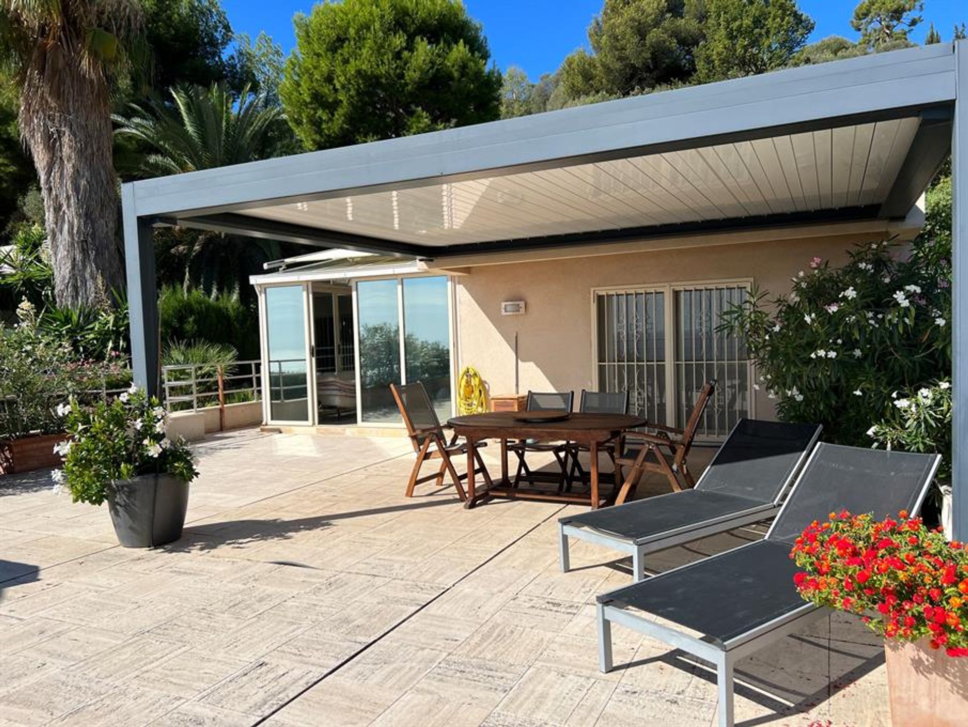 Talo sisään Cap Martin, Provence-Alpes-Cote d'Azur 10940450