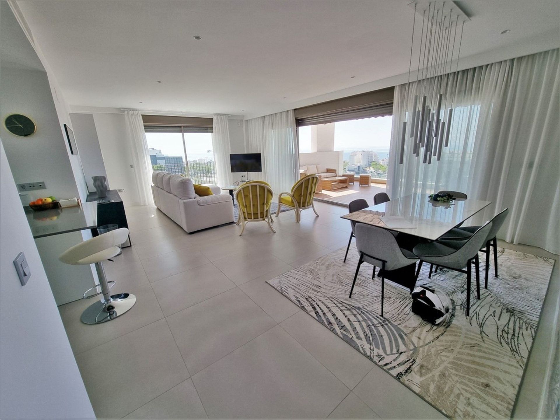 Condominium dans Estepona, Andalousie 10940929