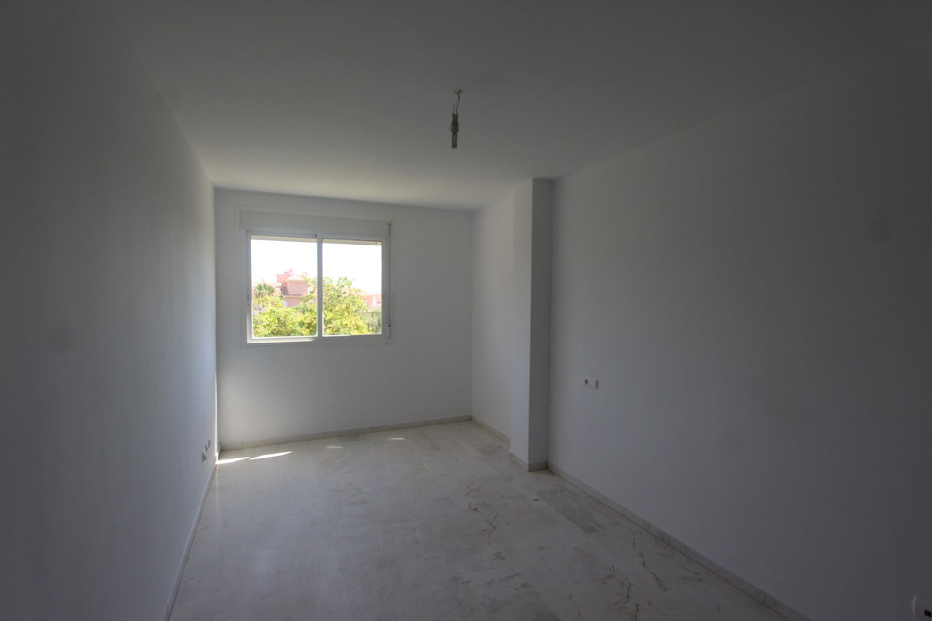 Condominium dans Estepona, Andalusia 10941083