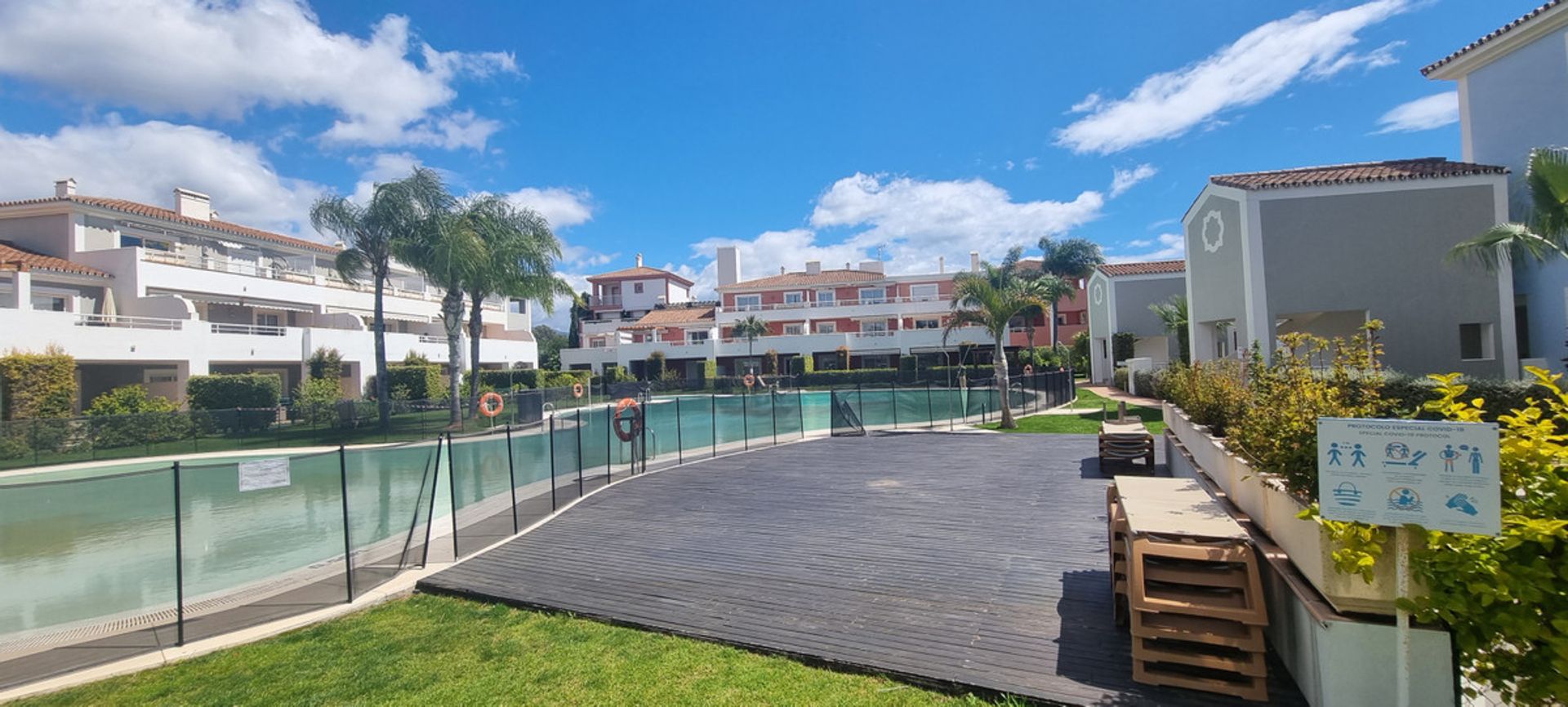 Condominium in Estepona, Andalusia 10941127