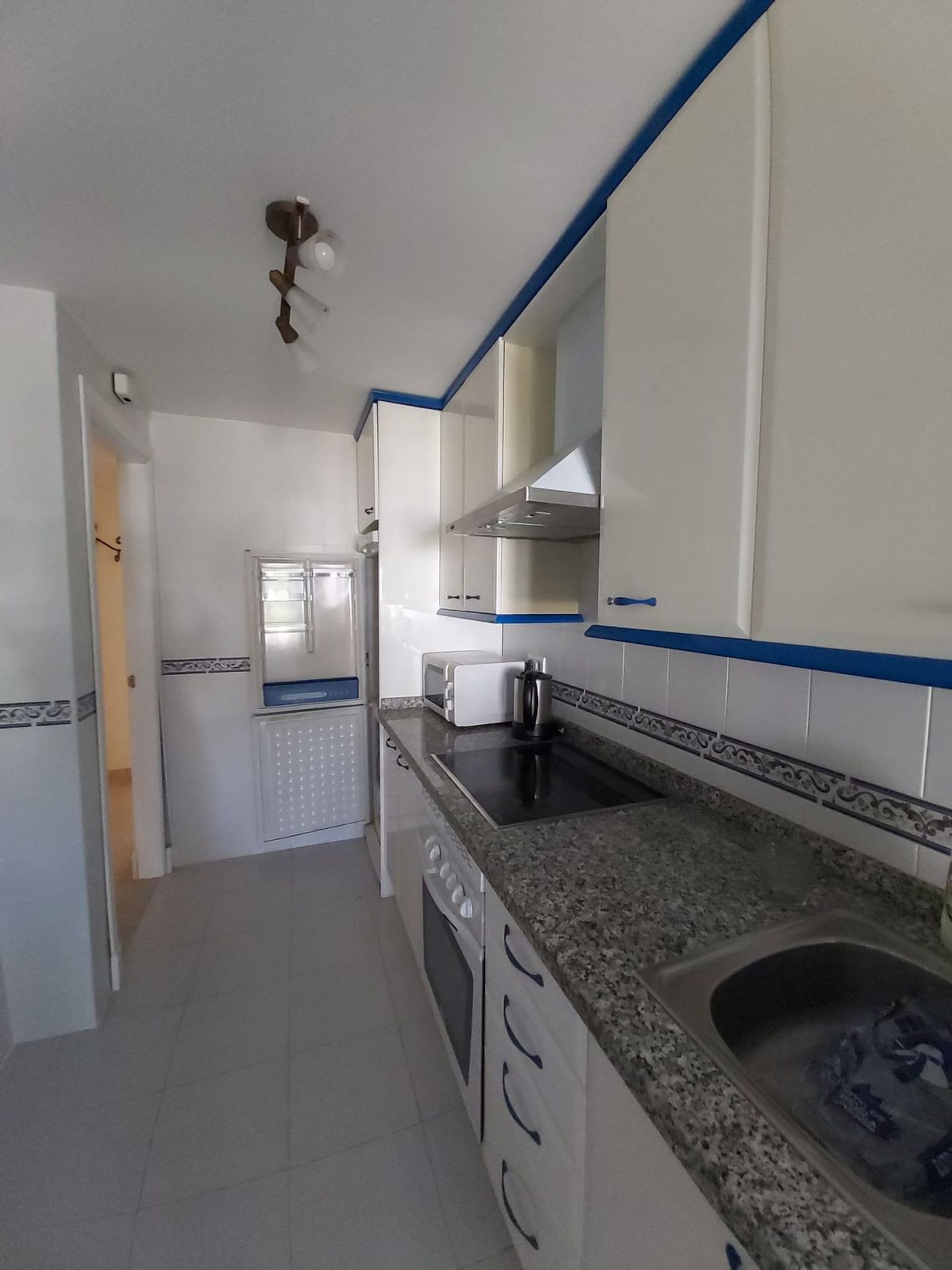 Condominio nel Puerto de la Duquesa, Andalusia 10941502