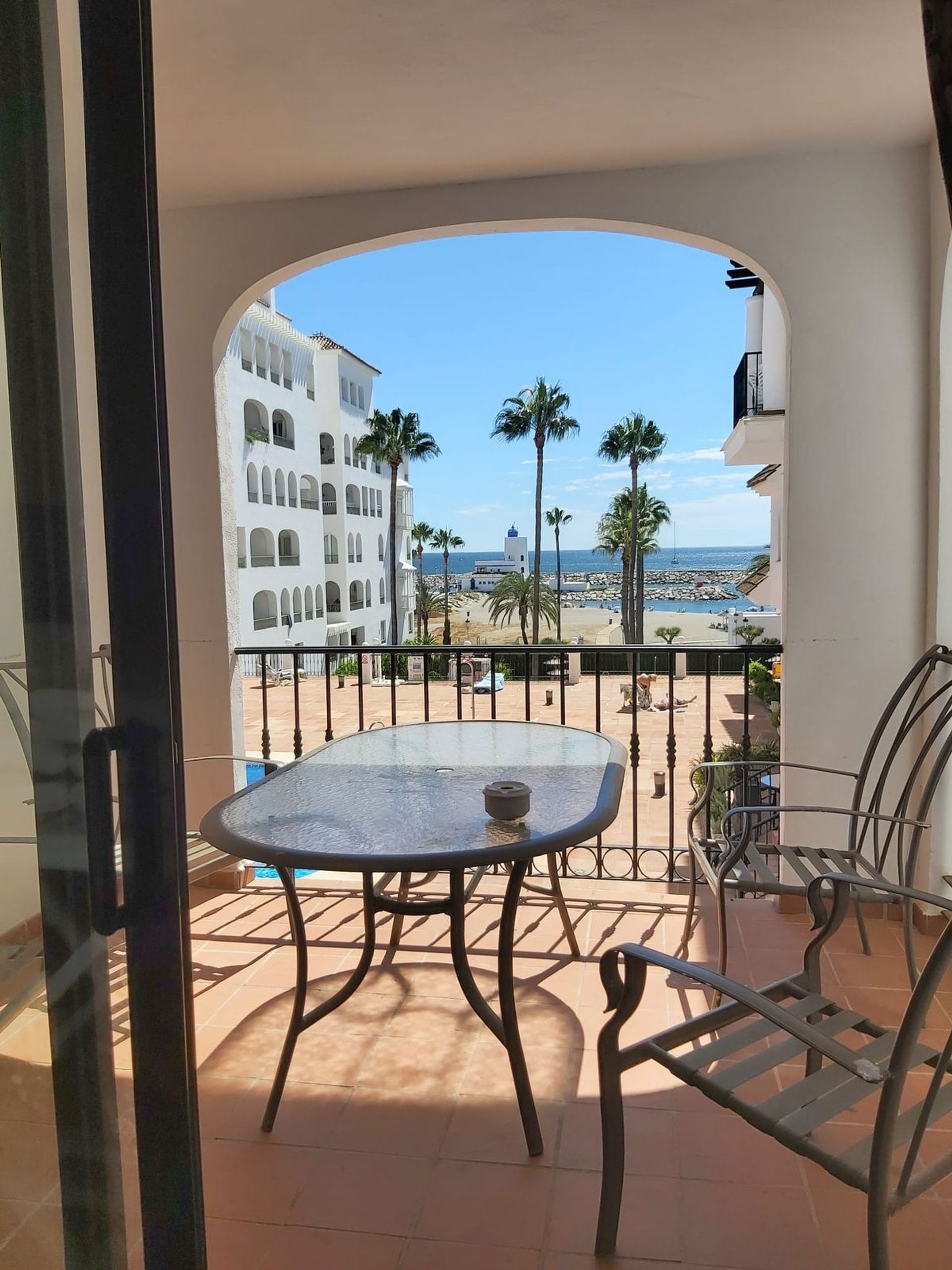 Condominio nel Puerto de la Duquesa, Andalusia 10941502