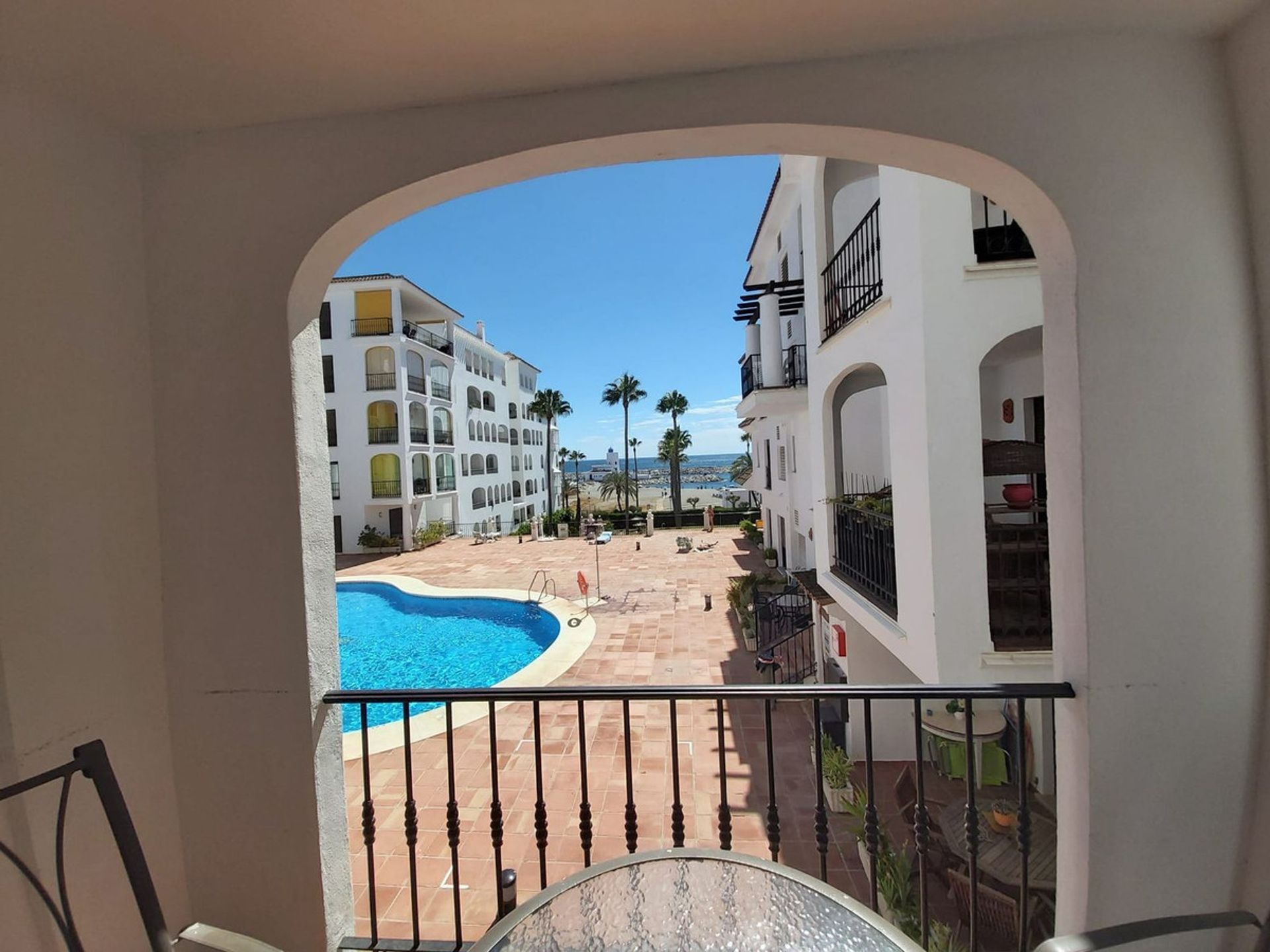 Condominio nel Puerto de la Duquesa, Andalusia 10941502