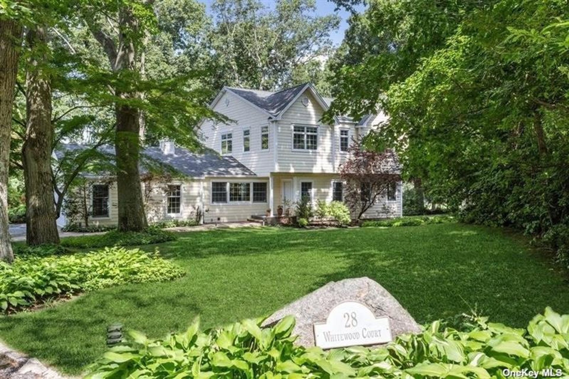 House in Cold Spring Harbor Station, New York 10941978